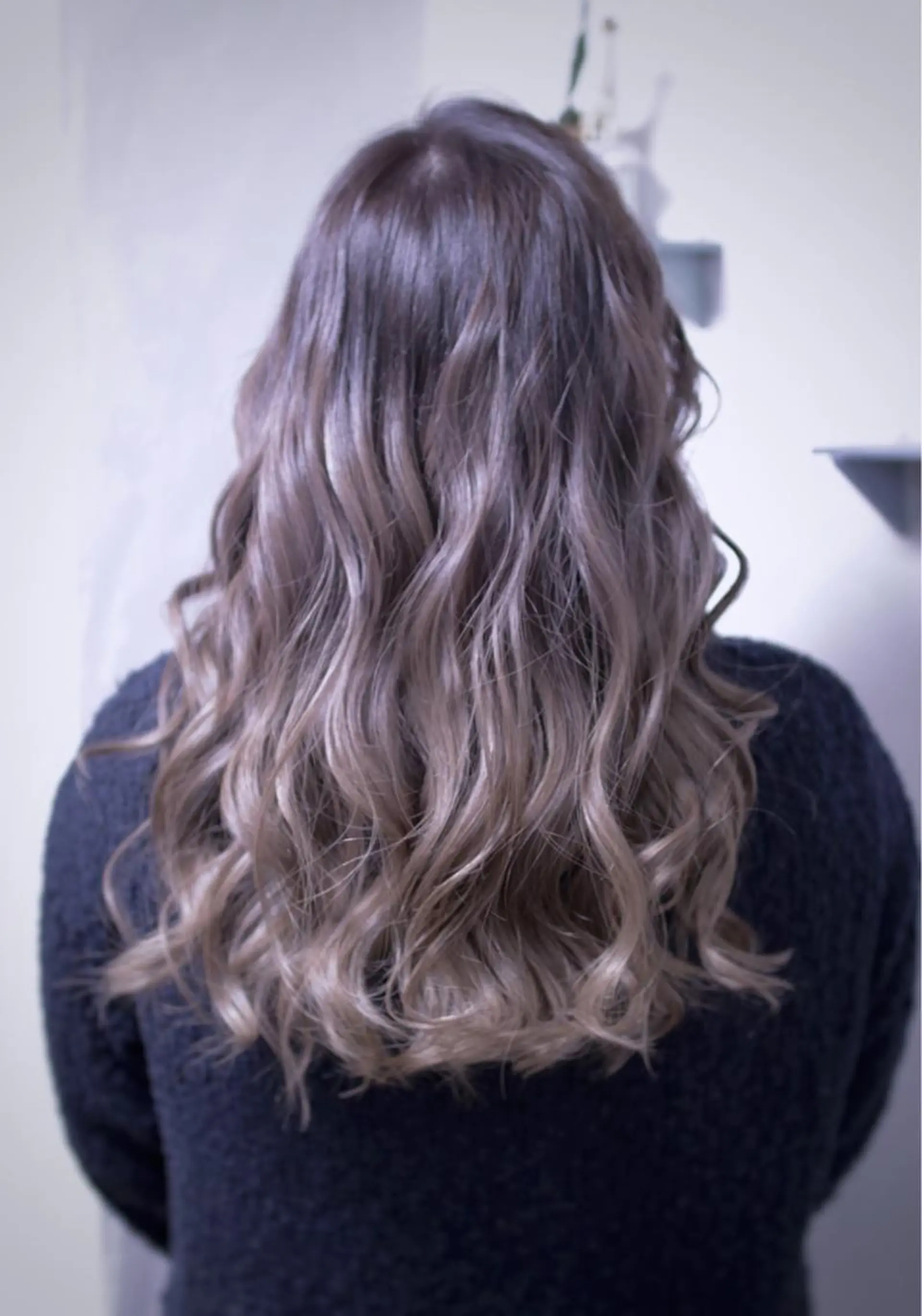 ロング カラー パーマ ヘアアレンジ バレイヤージュ グラデーションカラー ピンクカラー 外国人風カラー レイヤーカット カット ヘアカラー トリートメント 推し活専用 【派手髪】飯野ゆかりのヘアスタイル