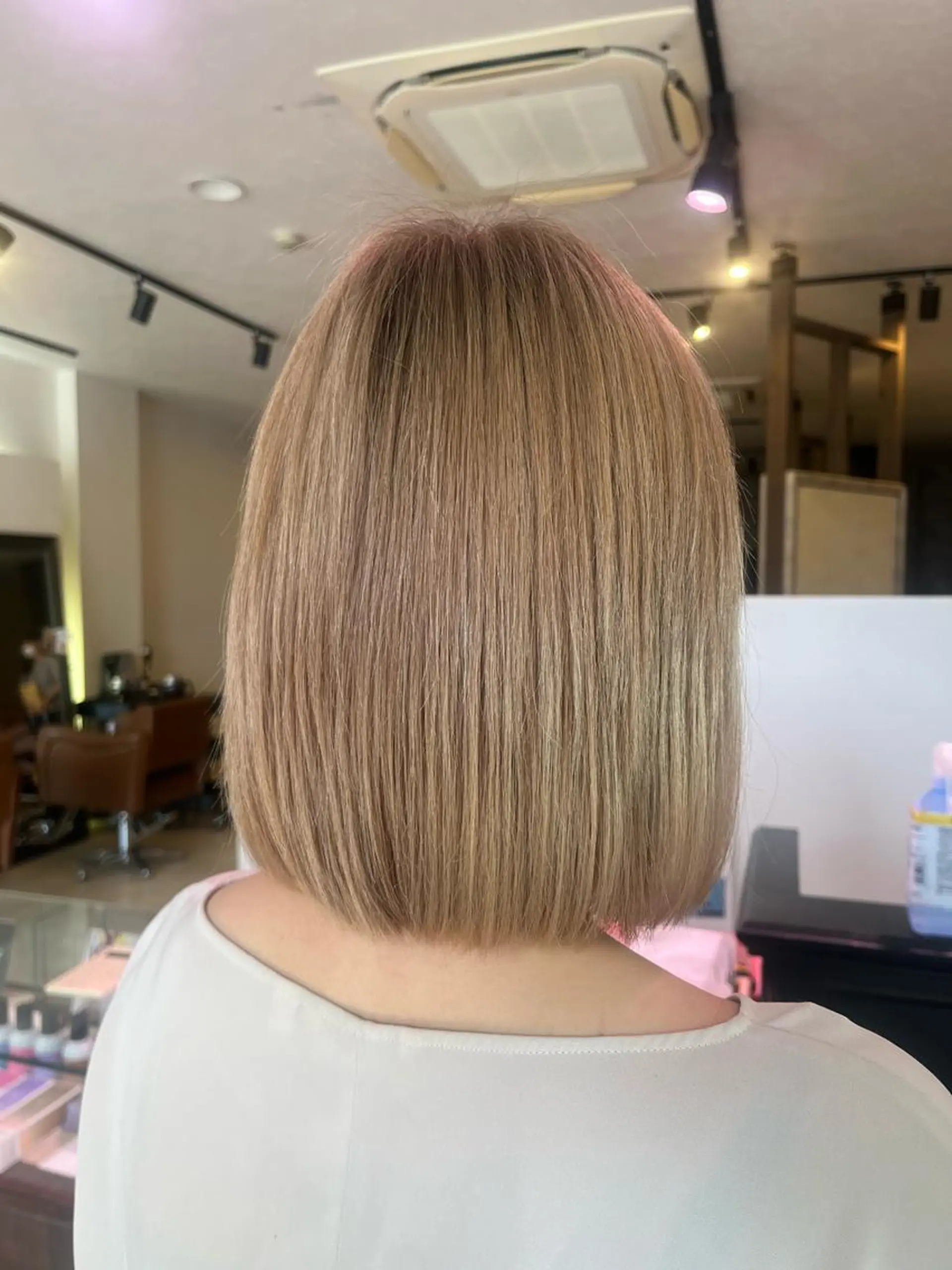 ミディアム カラー ミディアムレイヤー ベージュカラー ミルクティーベージュ 髪質改善 レイヤーカット 髪質改善/増田拓真 金沢市/内灘/美容室のヘアスタイル