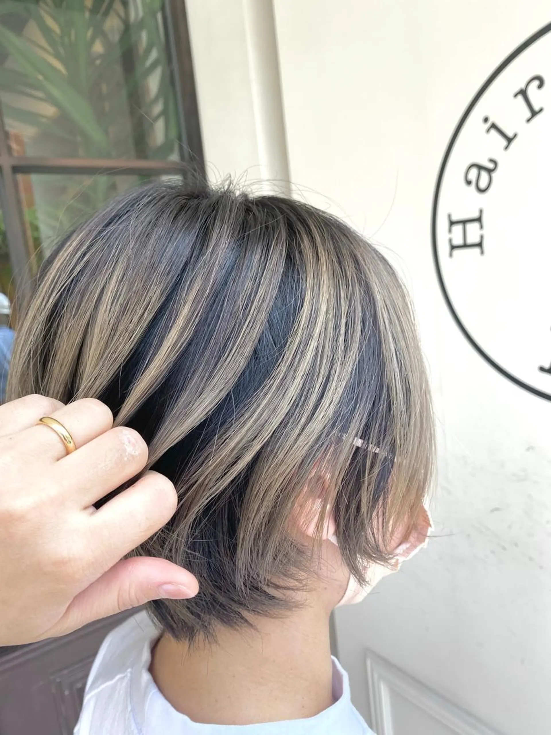 ショート カラー バレイヤージュ グラデーションカラー レイヤーカット ショートヘア 川越 輝梨奈のヘアスタイル