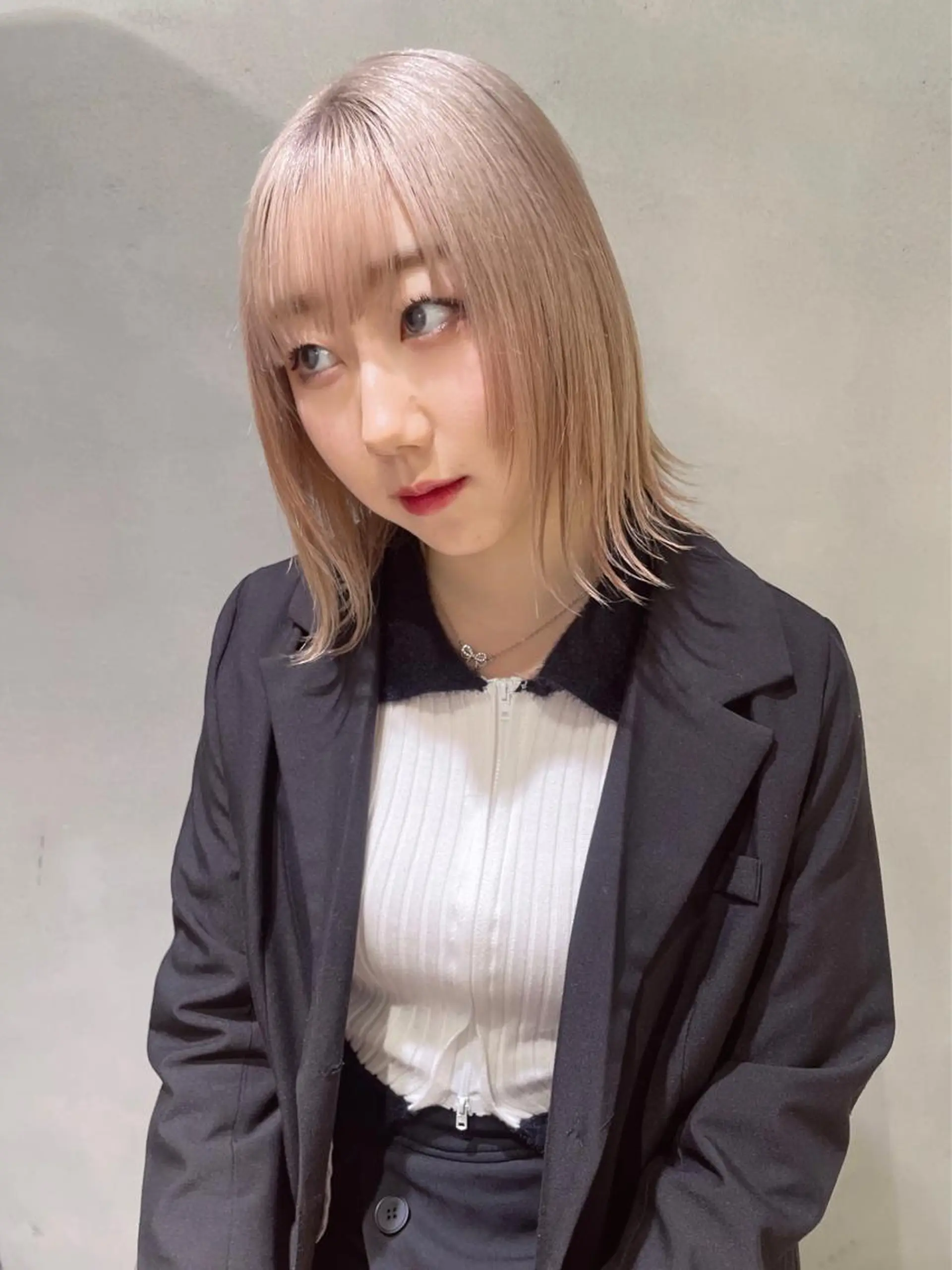 ミディアム カラー ベージュカラー ブリーチ ミルクティーベージュ 心斎橋/ブリーチ minamiのヘアスタイル