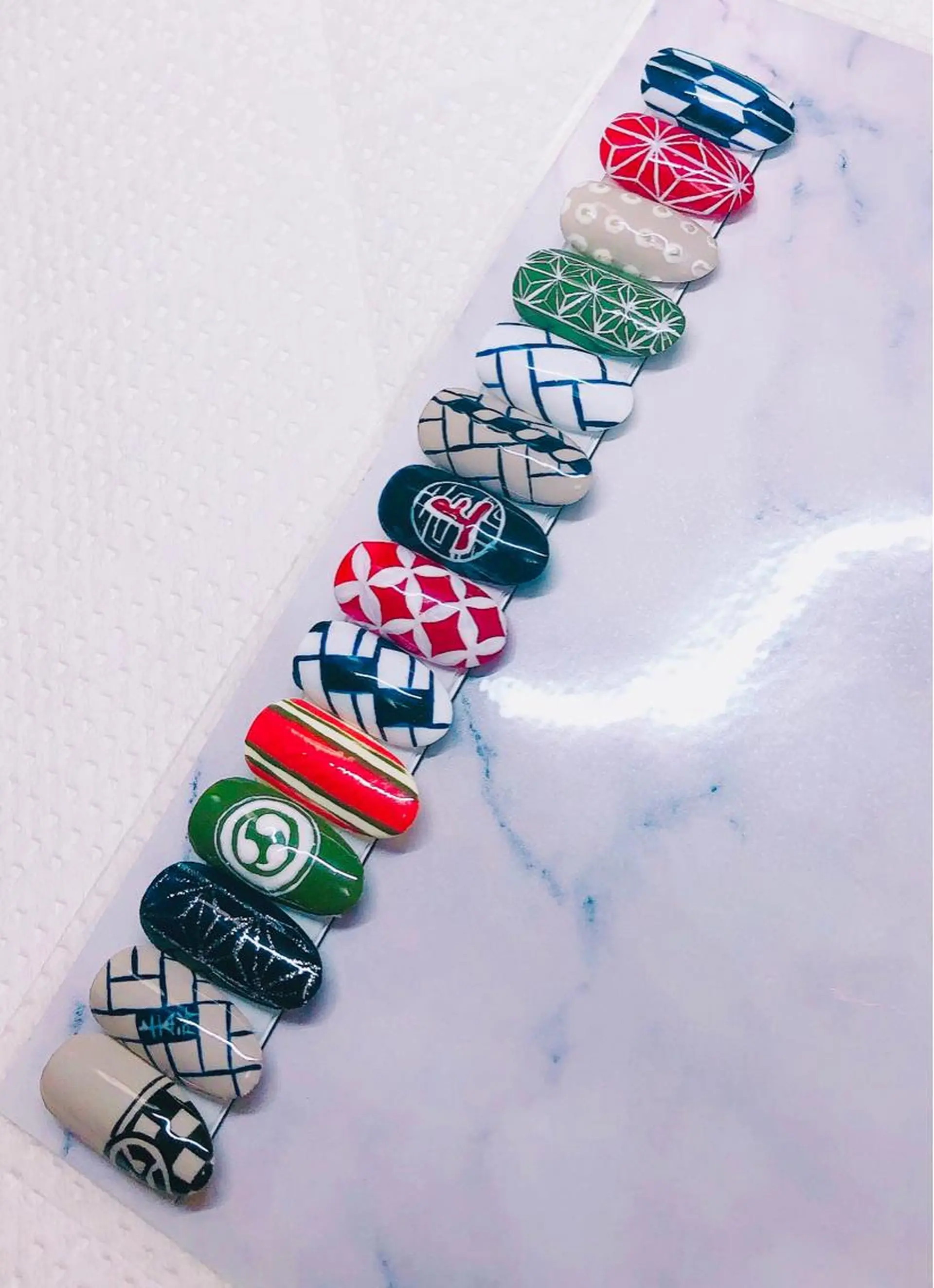 ネイル 持ち込み CROWN プライベートサロンのネイルデザイン