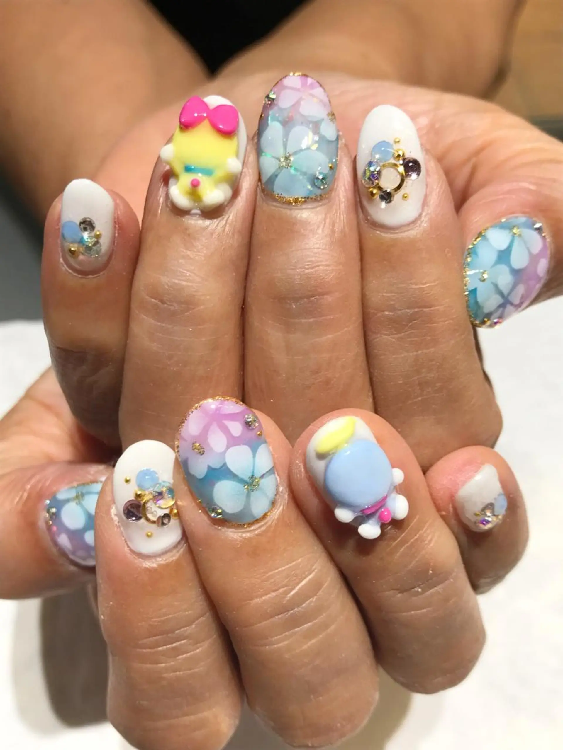 ネイル フラワーネイル ジェルネイル 持ち込み YUN 💅のネイルデザイン