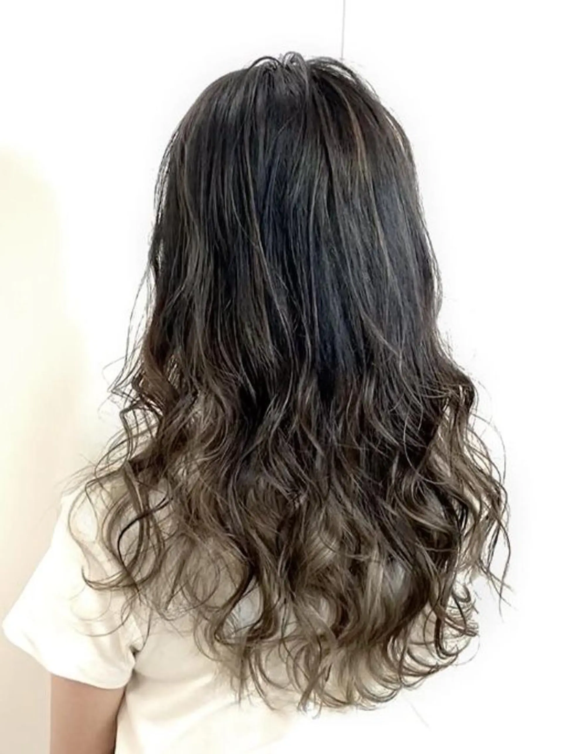 ミディアム 美容歴15年 岩田芳郎のヘアスタイル