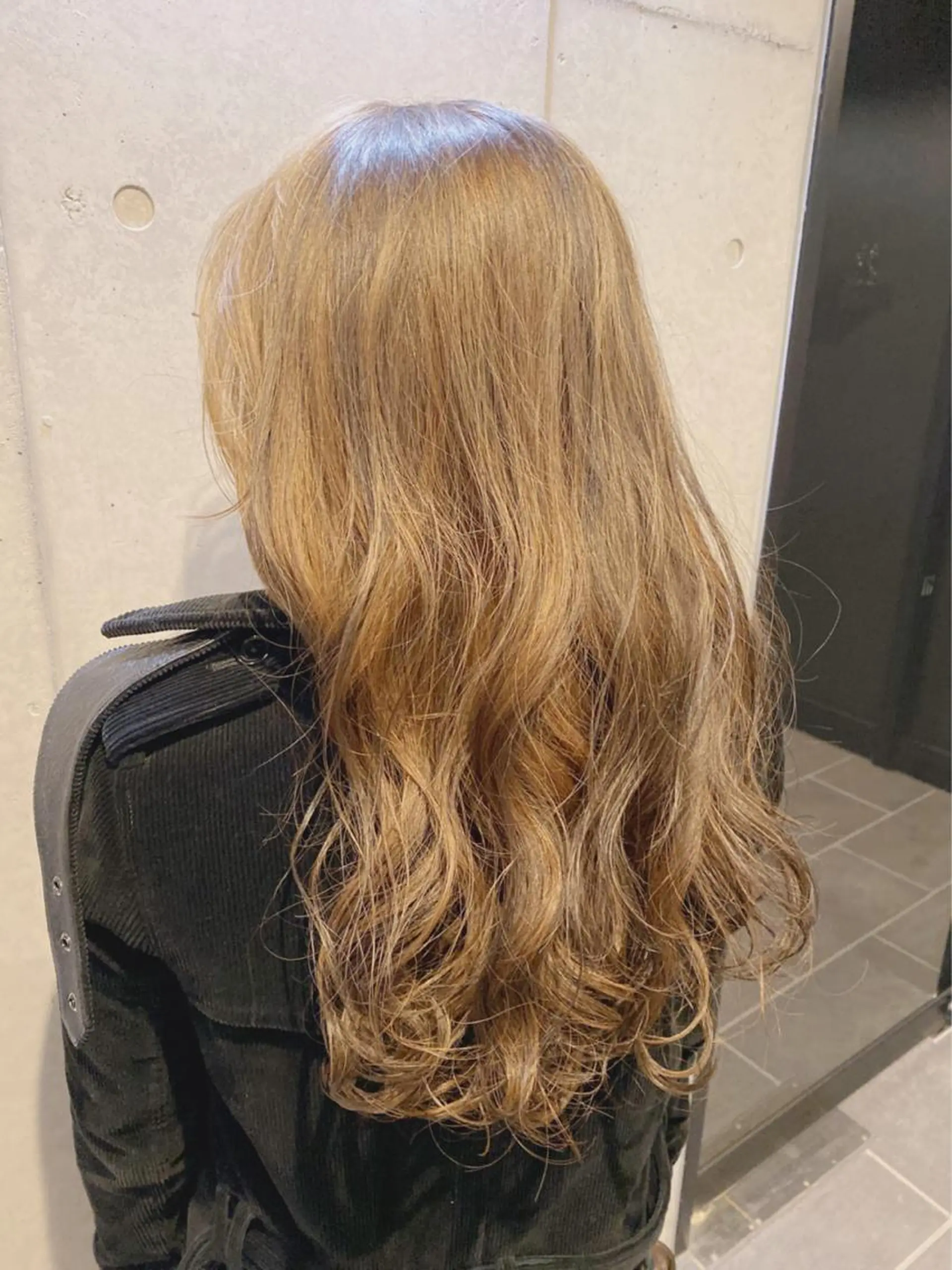 ロング カラー ダークグレー ブリーチ縮毛矯正/ デサキ ショウヘイのヘアスタイル