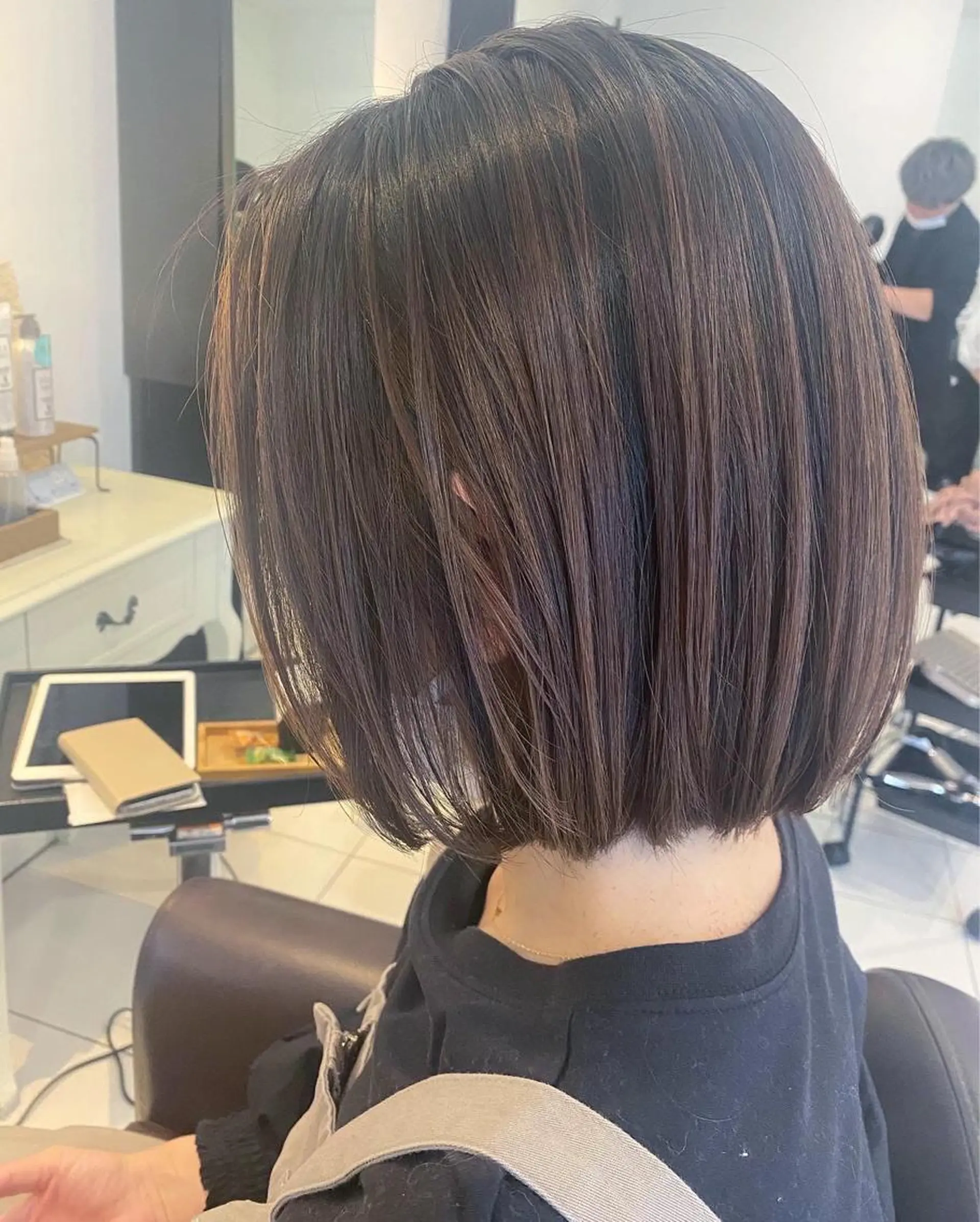 ミディアム ボブ ハイライト カット 縮毛矯正 佃 知南のヘアスタイル