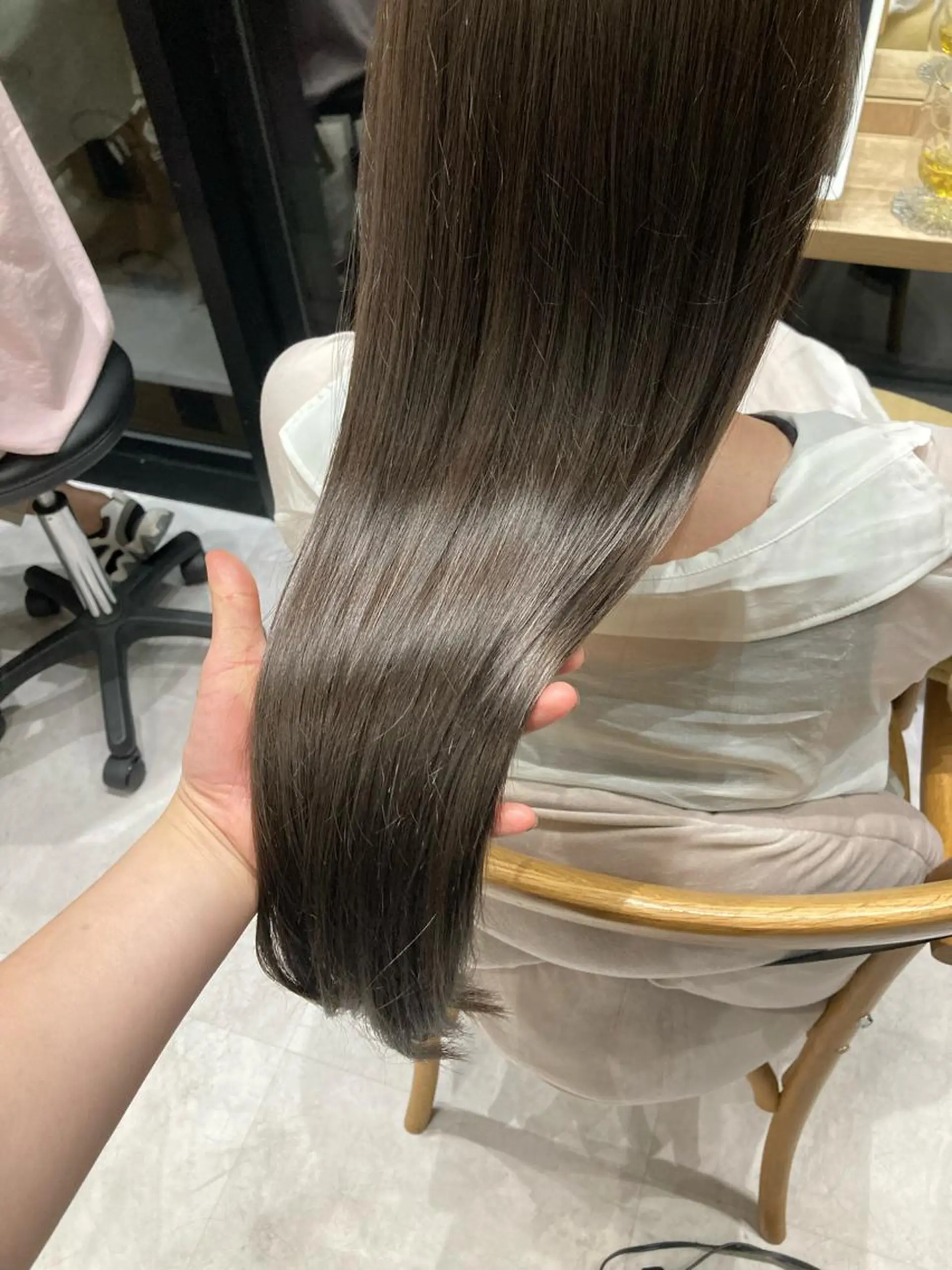 ロング ✨色持ちの良い艶 カラー✨蟹江真世のヘアスタイル