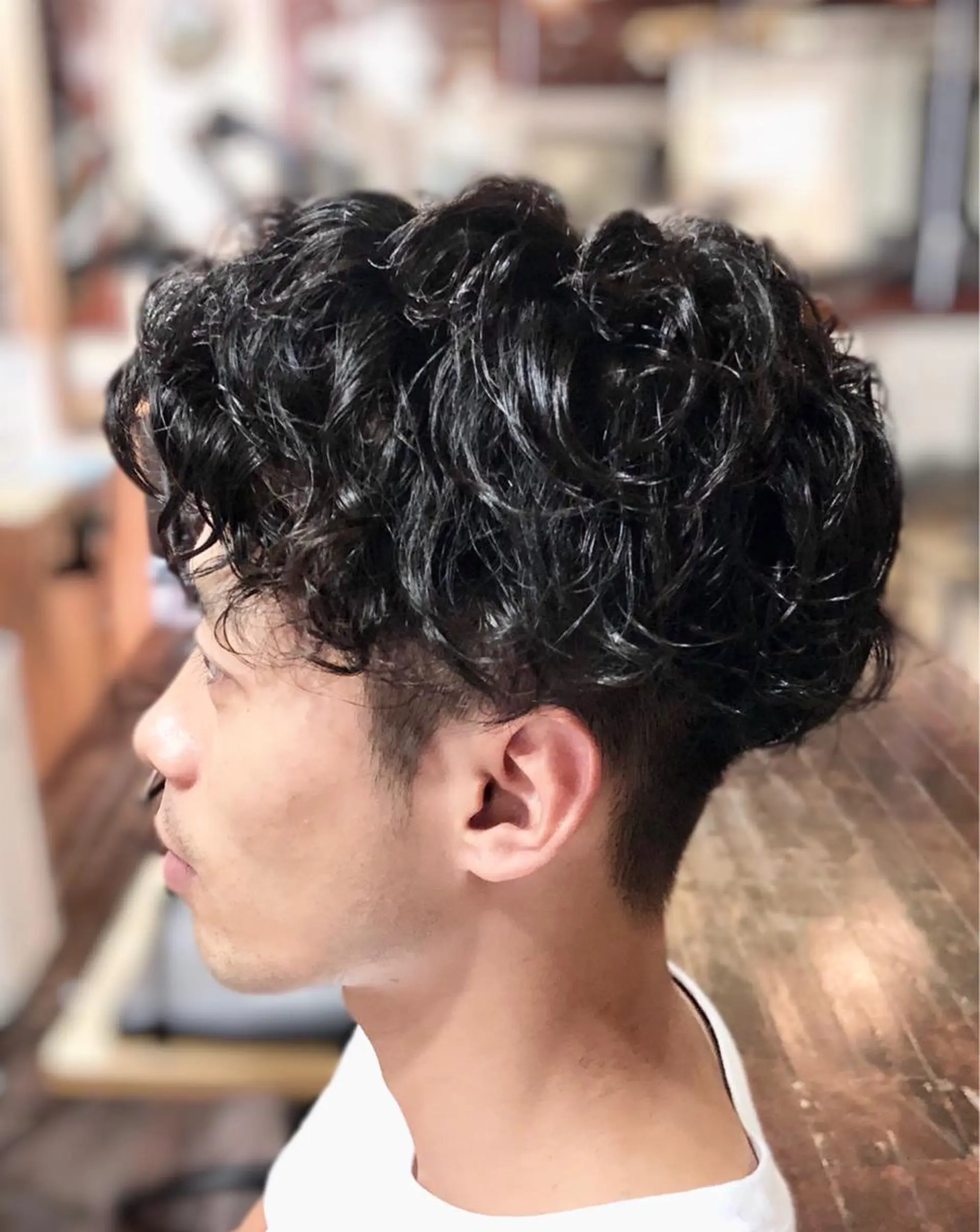 メンズ メンズパーマ レイヤー/韓国 ハイトーン興津史弥のヘアスタイル