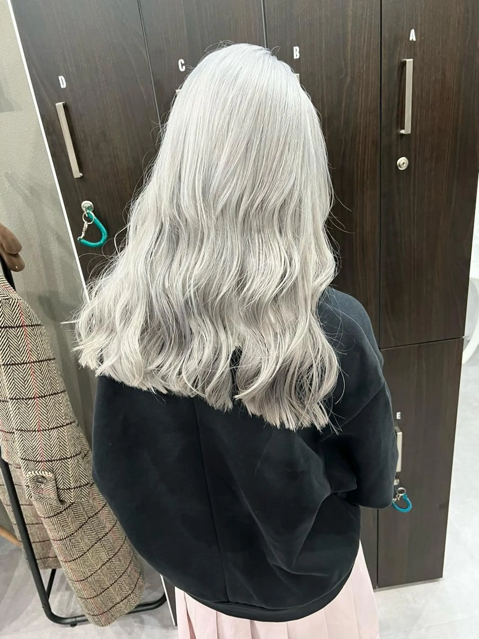 ロング カラー シルバー Via officialのヘアスタイル