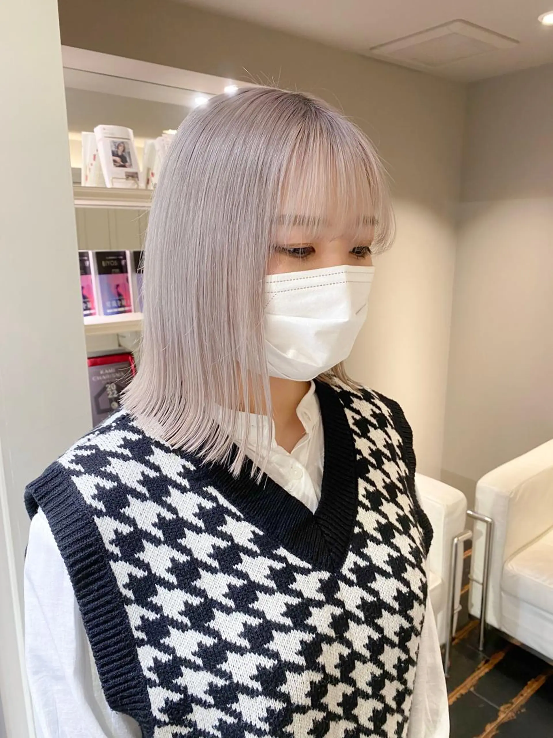 ミディアム カラー laff 新宿所属・切りっぱなしボブ レイヤー/縮毛矯正のヘアスタイル