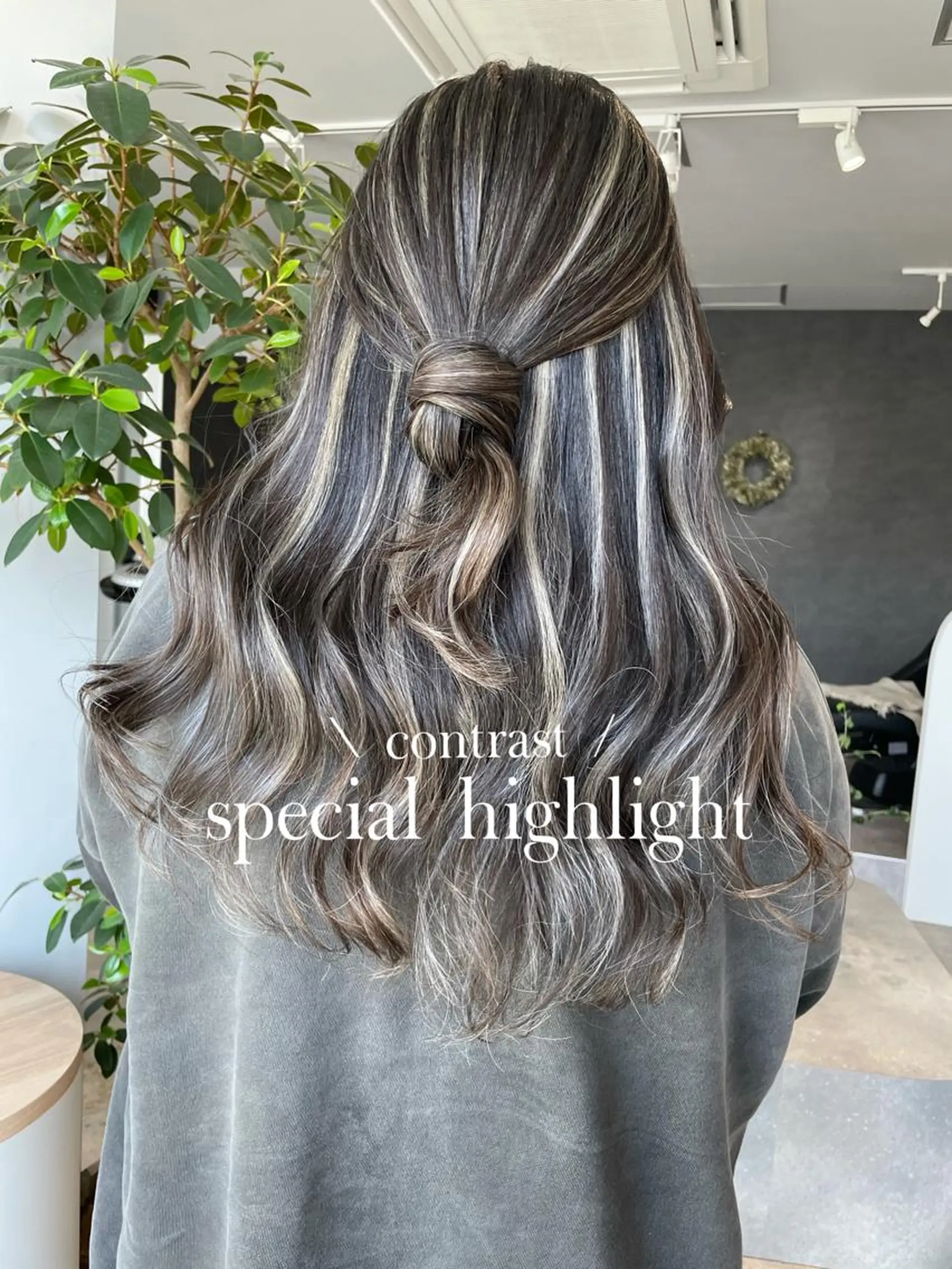 セミロング ヘアカラー 岸川 恭子のヘアスタイル