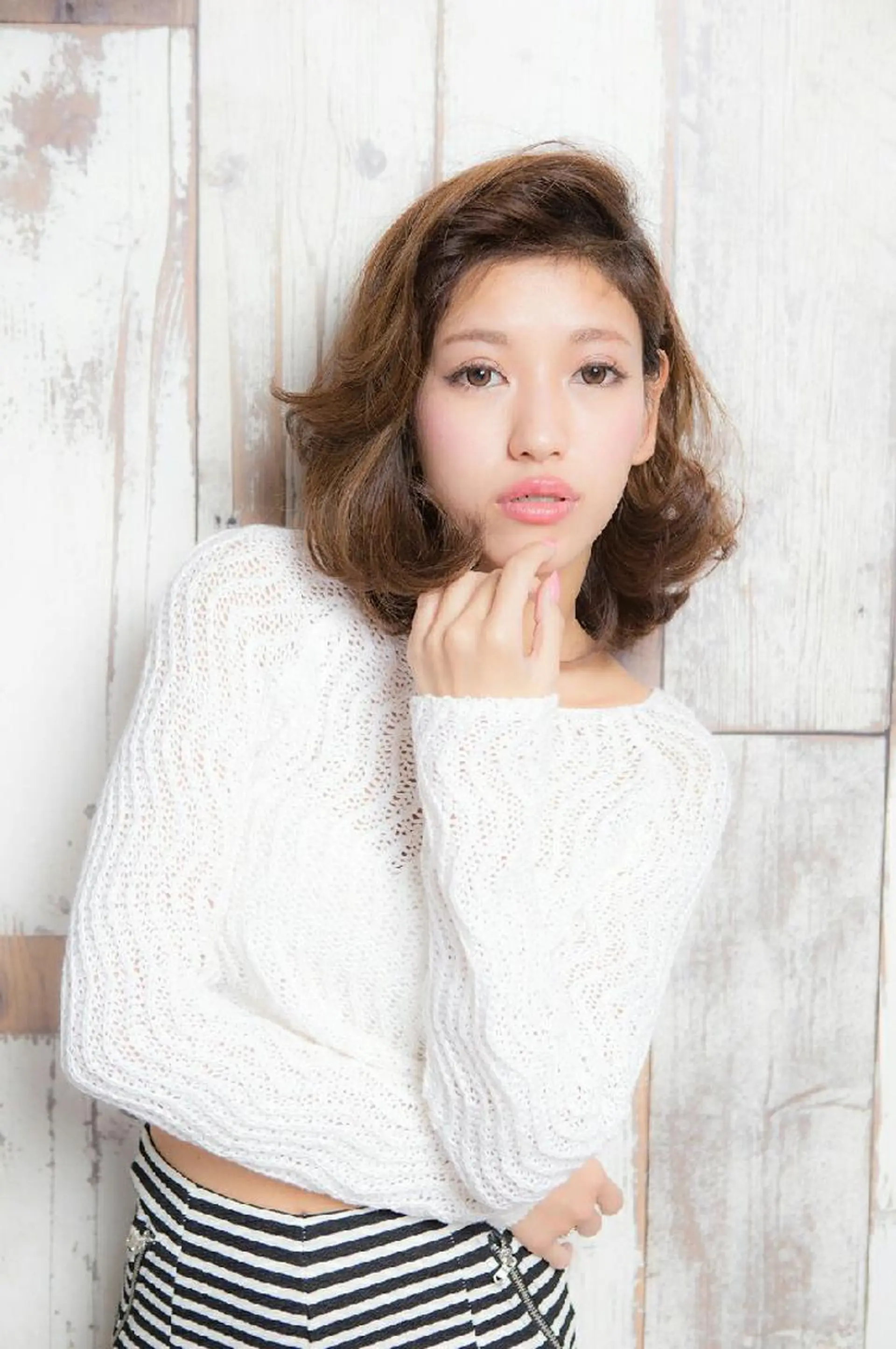 ミディアム カラー ベージュカラー ハイライトカラー ハイライト カット ヘアカラー 顔周りレイヤーカット 髪質改善代表西村功平のヘアスタイル