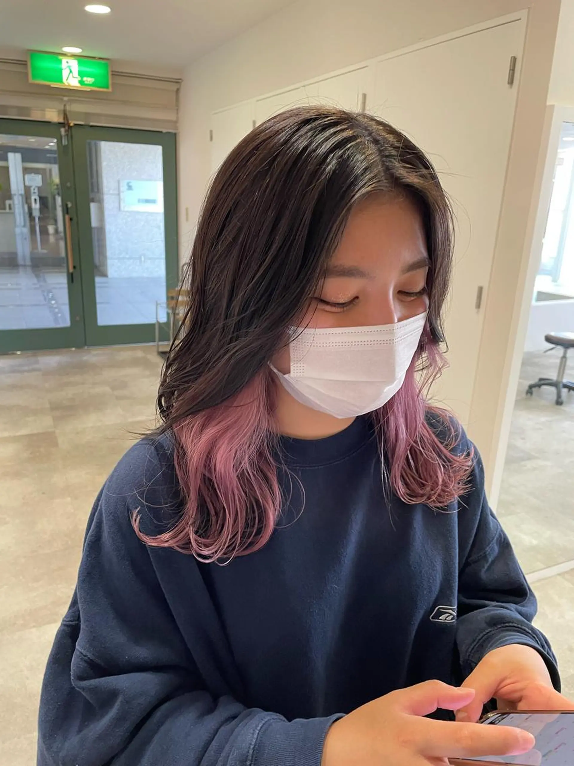 ミディアム カラー ミストバング ブリーチ 透明感カラー イヤリングカラー フェイスフレーミング ハイトーン/ベージュ 指名No.1荒木涼太のヘアスタイル