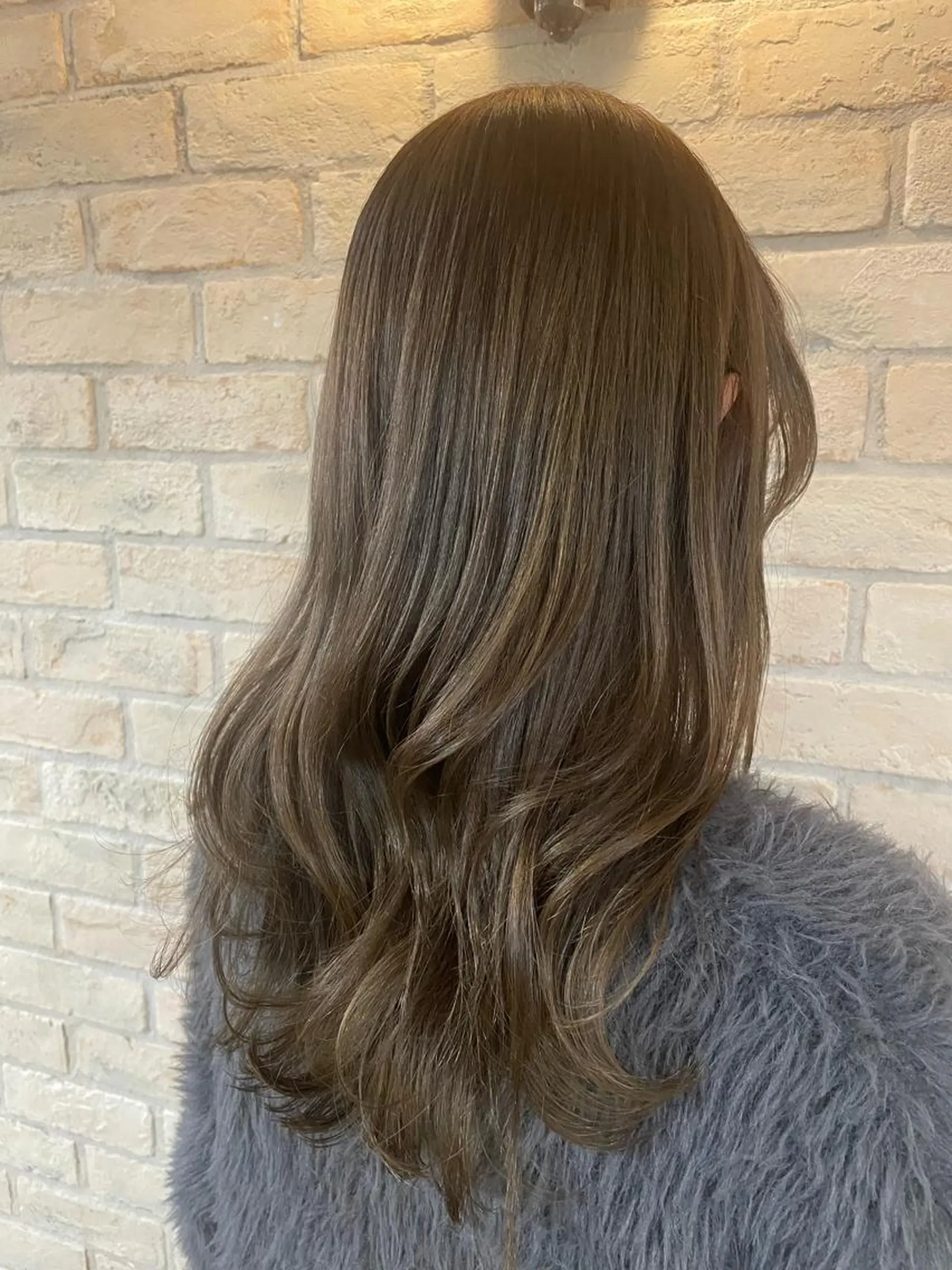 セミロング カラー アッシュ 透明感カラー MIKU ナチュラルヘア✂️✨のヘアスタイル