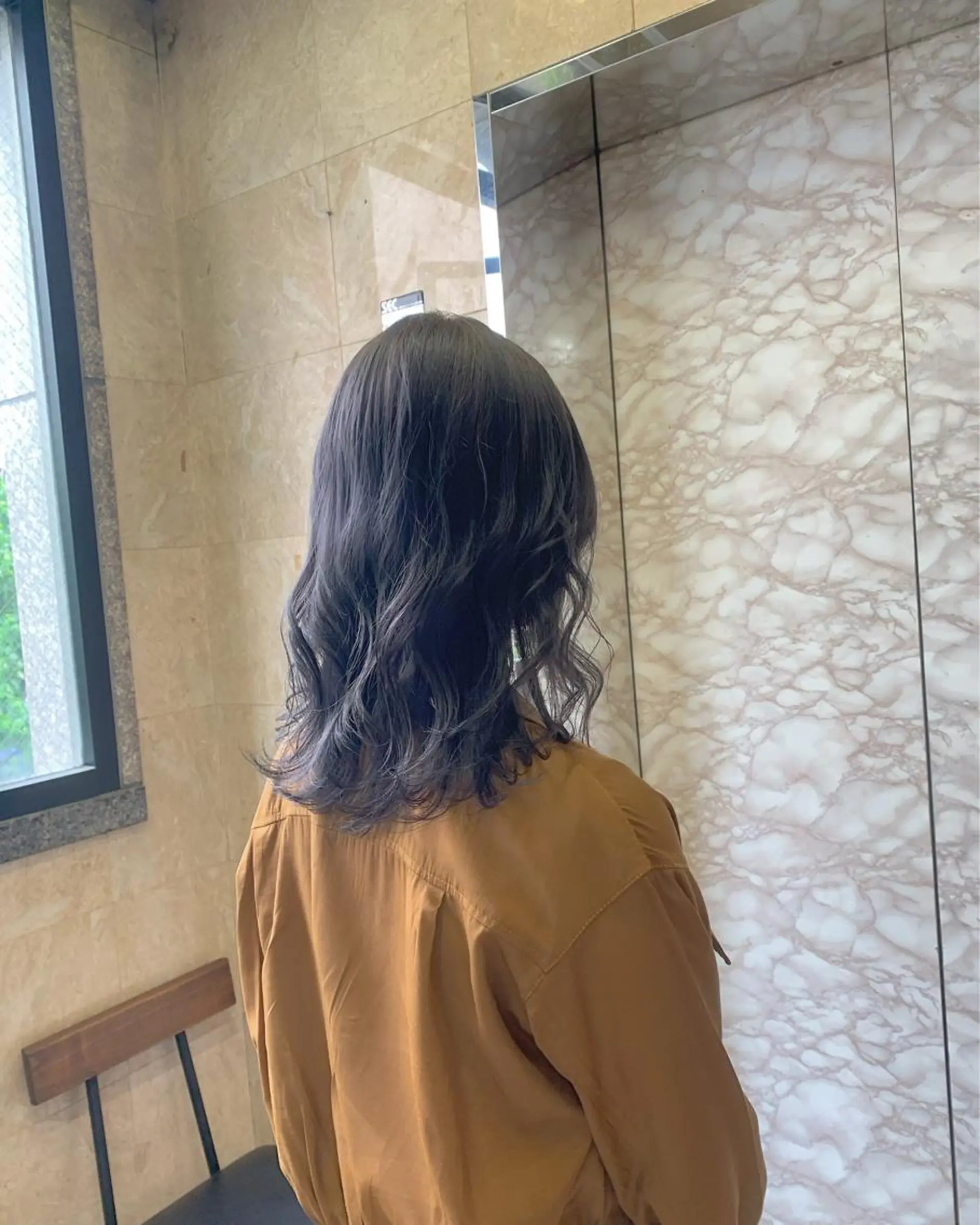 ミディアム カラー アッシュ ディープラベンダー ラベンダーカラー ラベンダーアッシュ 🕊️レイヤーカット 透明感カラー GOのヘアスタイル