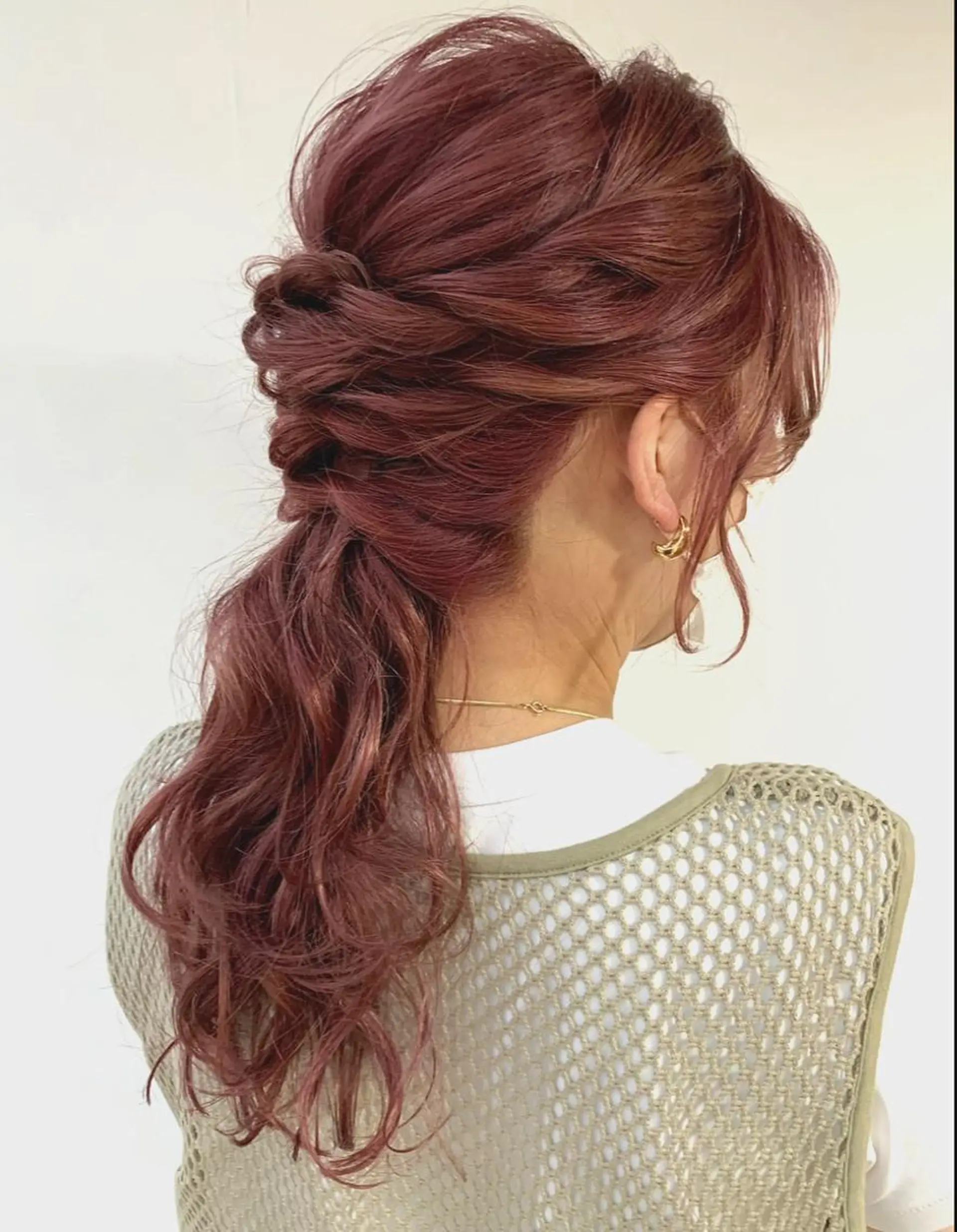 ロング カラー ヘアアレンジ ポニーテール 結婚式・ブライダル ヘアセット ミルクティーベージュ ブリーチ　店長　清水のヘアスタイル