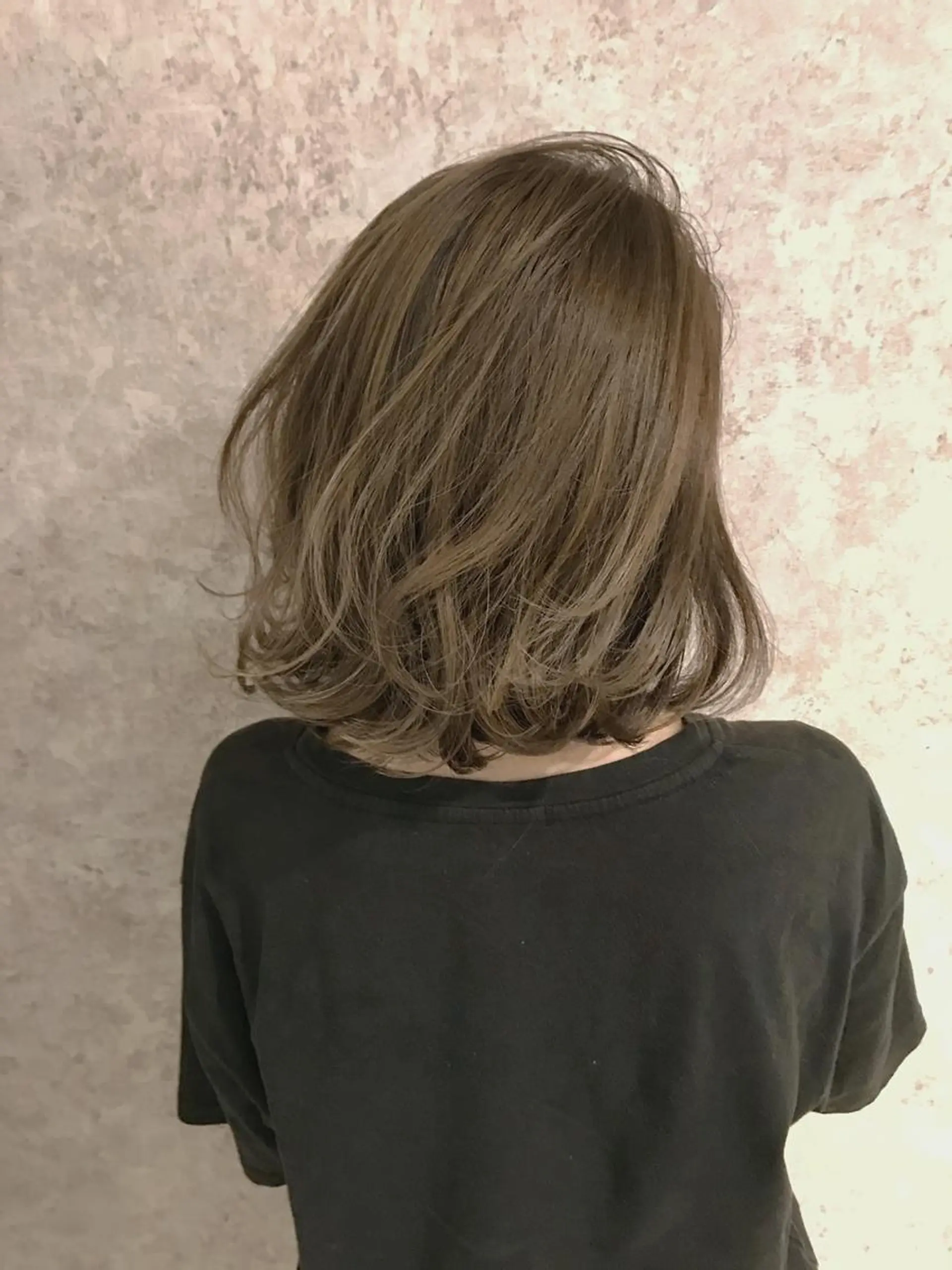 ミディアム due hair 京都駅前店 MILBON オージュア認定サロン【デューヘアー】所属・ハイトーンブリーチ 土坂　由志【京都】のヘアスタイル