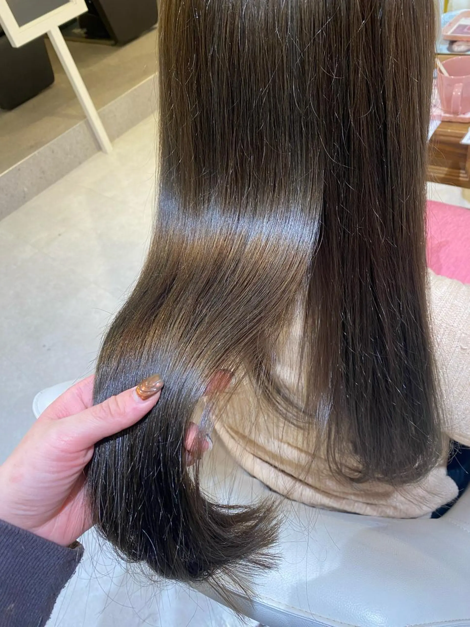 ロング ヘアカラー 梛木 唯のヘアスタイル