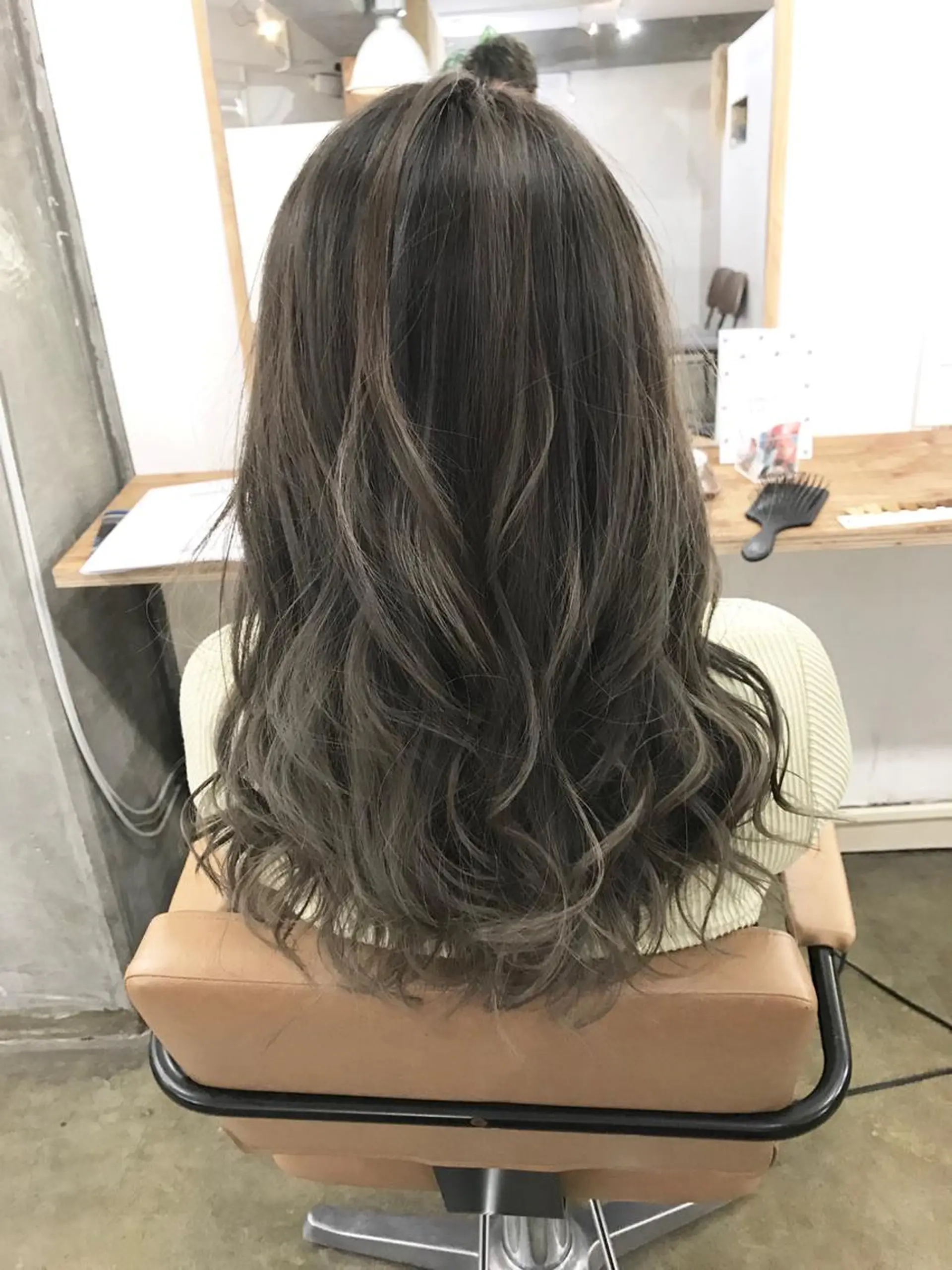 セミロング カラー グラデーションカラー ハイライトカラー ハイライト 💎髪質改善💎 デザイナーshinのヘアスタイル