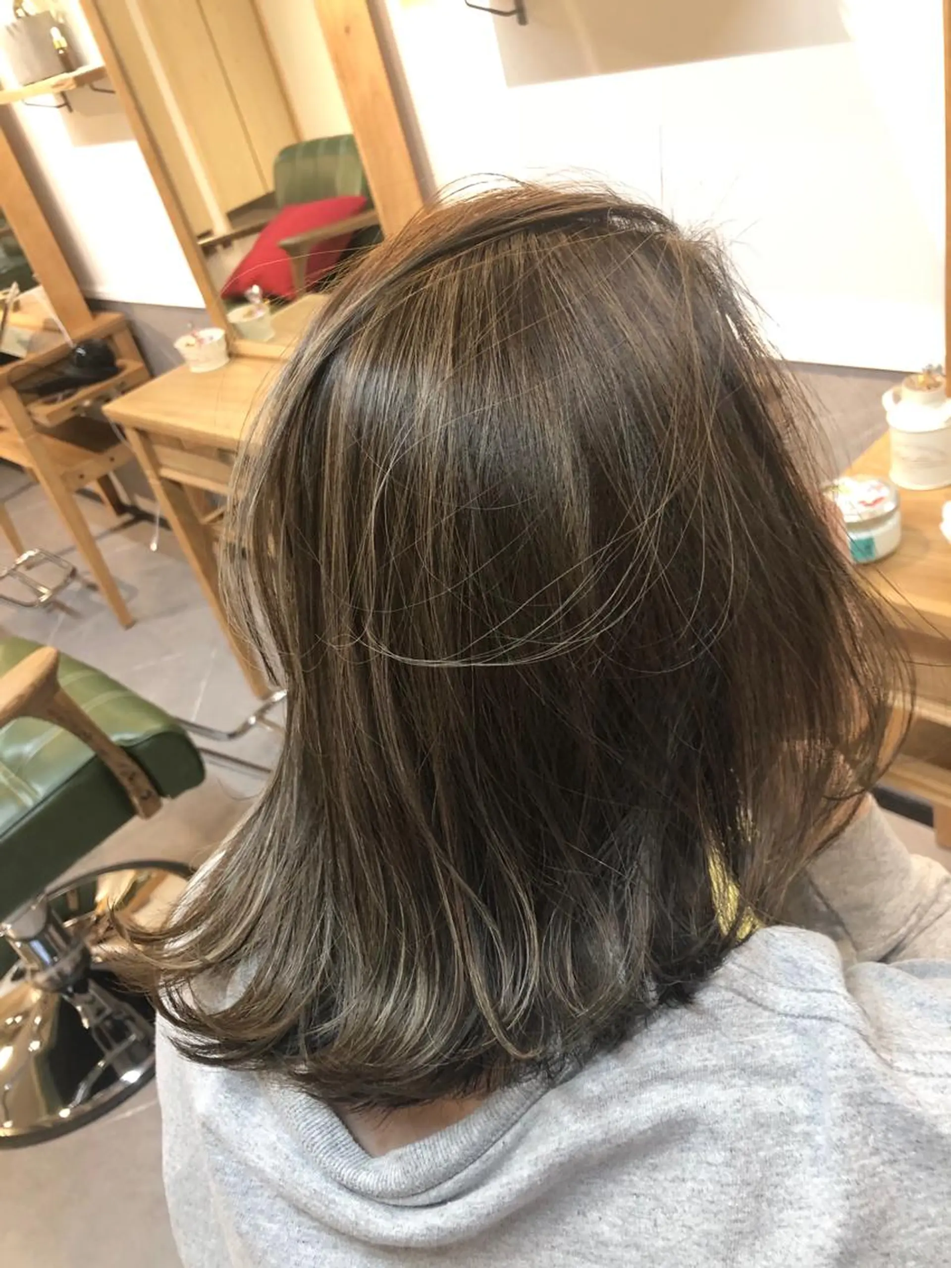 ミディアム カラー ハイライトカラー ハイライト 透明感カラー＊ レイヤー/清水大地のヘアスタイル