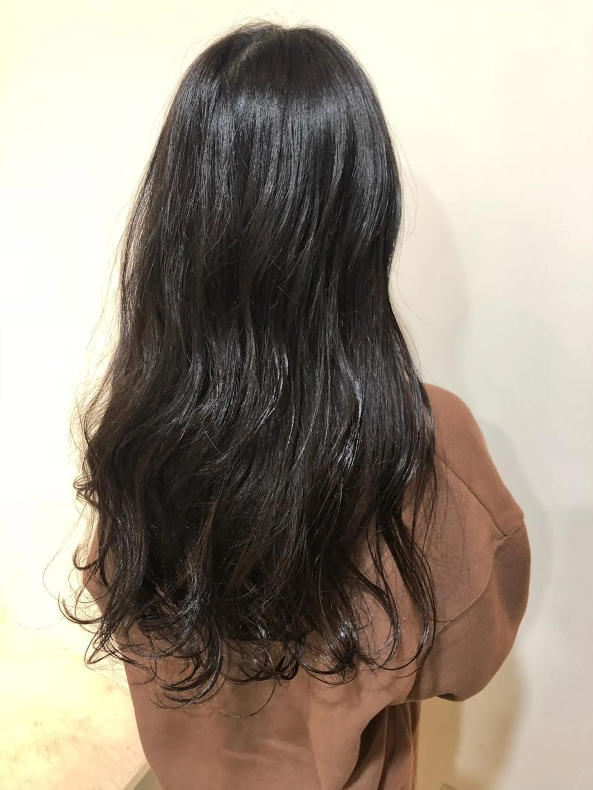 ロング カラー MIOベージュカラー 柔らかいカラーのヘアスタイル