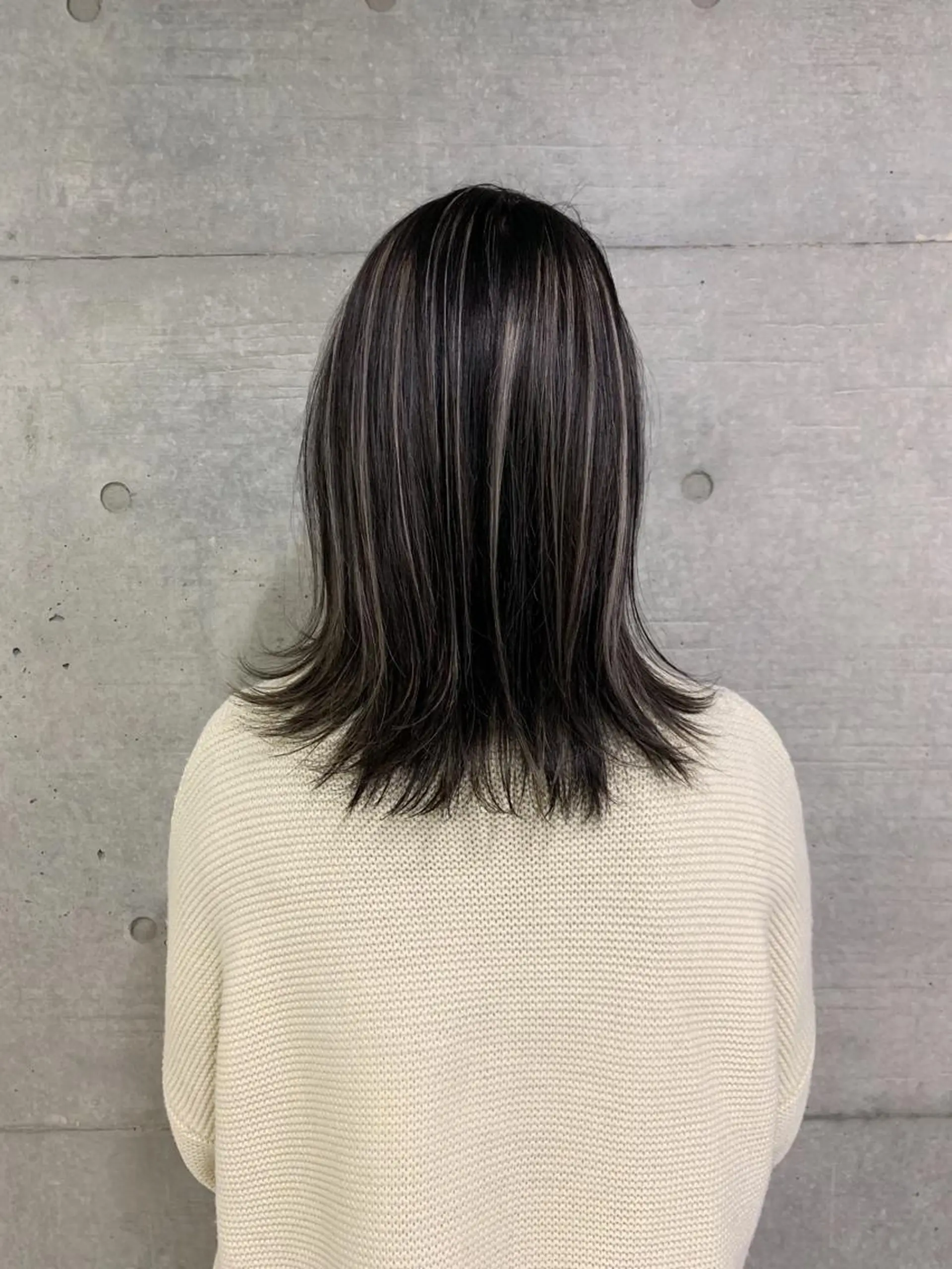 セミロング カラー 黒髪 ハイライトカラー ハイライト カット トリートメント THE./ブリーチ 透感カラー/髪質改善のヘアスタイル