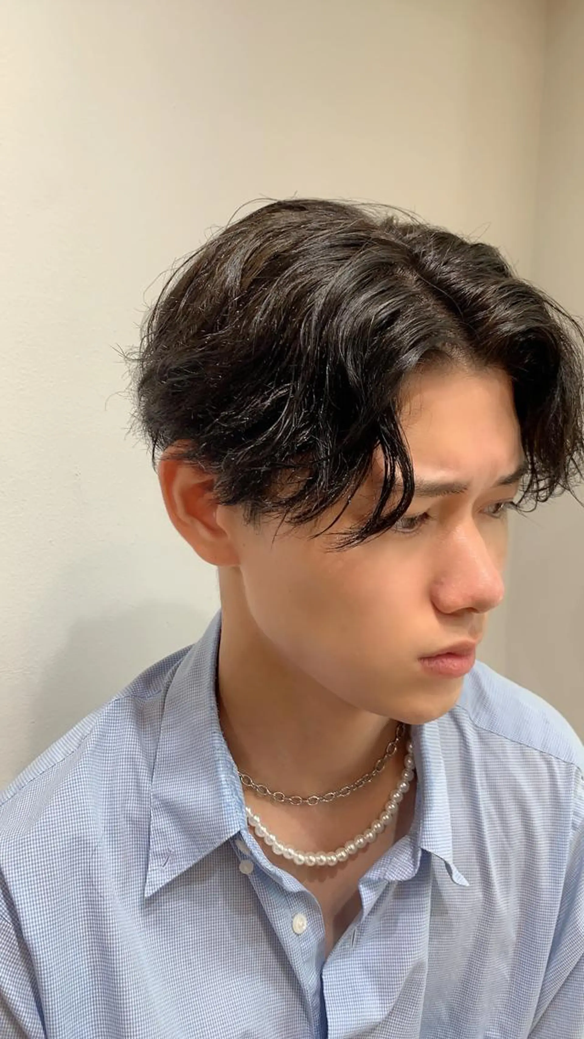 ミディアム パーマ メンズ ミディアムパーマ カルマパーマ メンズ韓国風 メンズパーマ 韓国風ヘア メンズStylist 山根慧のヘアスタイル