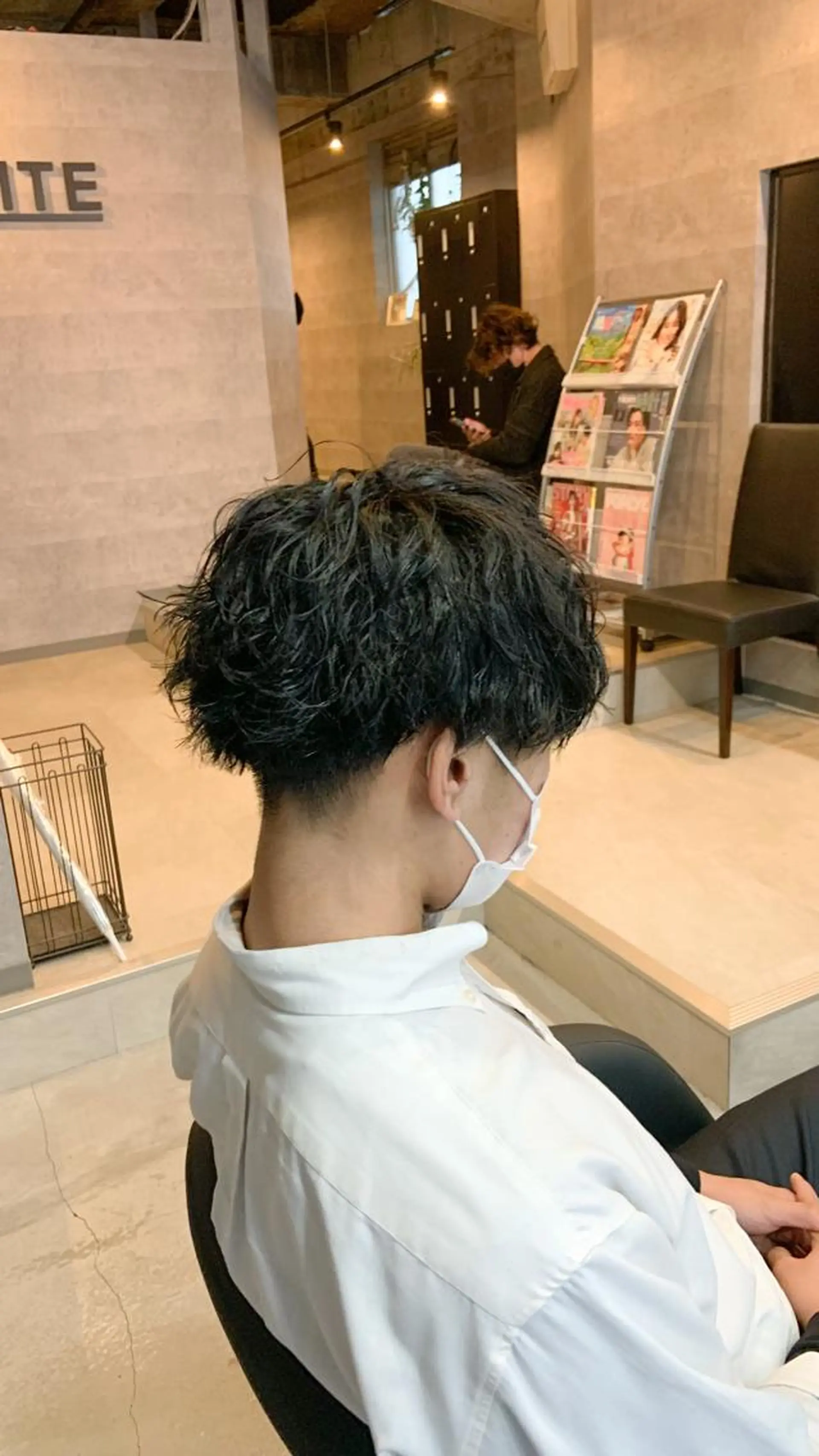 メンズ _WHITE所属・ダウンパーマ 曲がる縮毛矯正のヘアスタイル