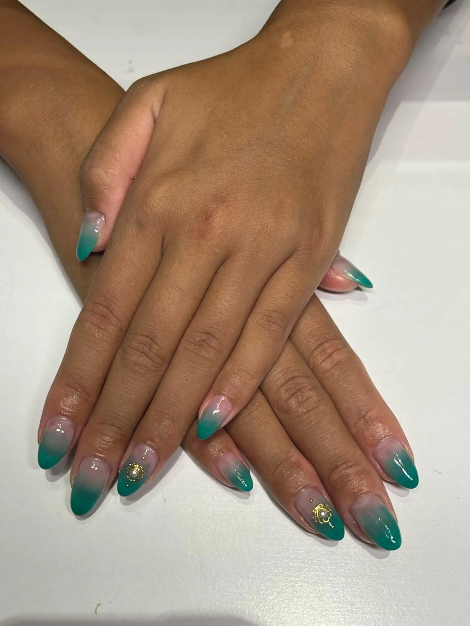 ネイル アートネイル グラデーション グリーン Ribbon佐野店 小泉のネイルデザイン