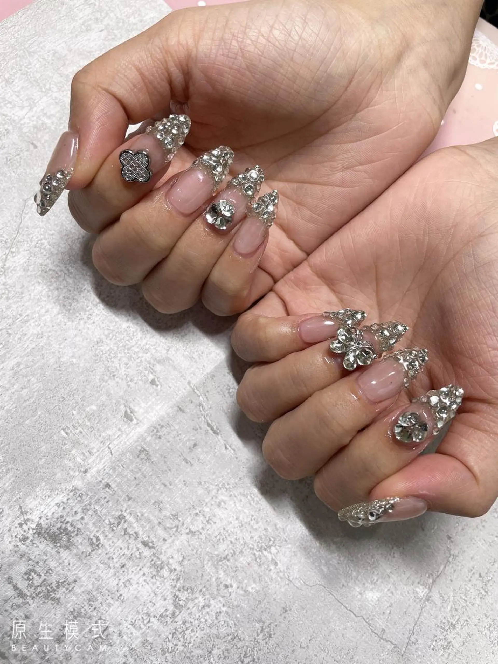 ミディアム ネイル ハンドネイル 《LB》ラブリエ Nail&eyeのマツエク・マツパデザイン