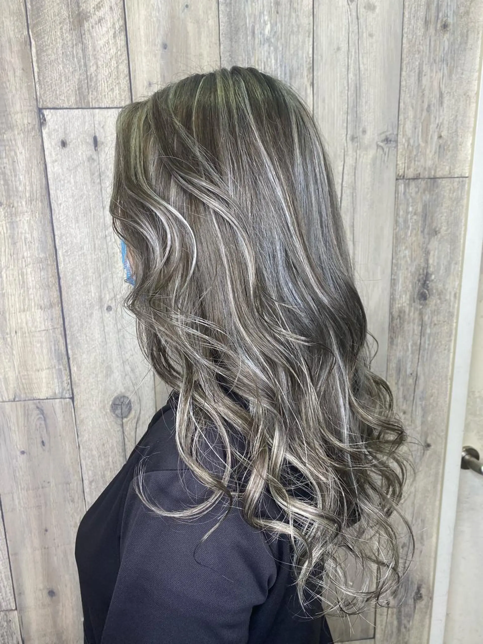 ミディアム カラー LOHAS Kanaのヘアスタイル