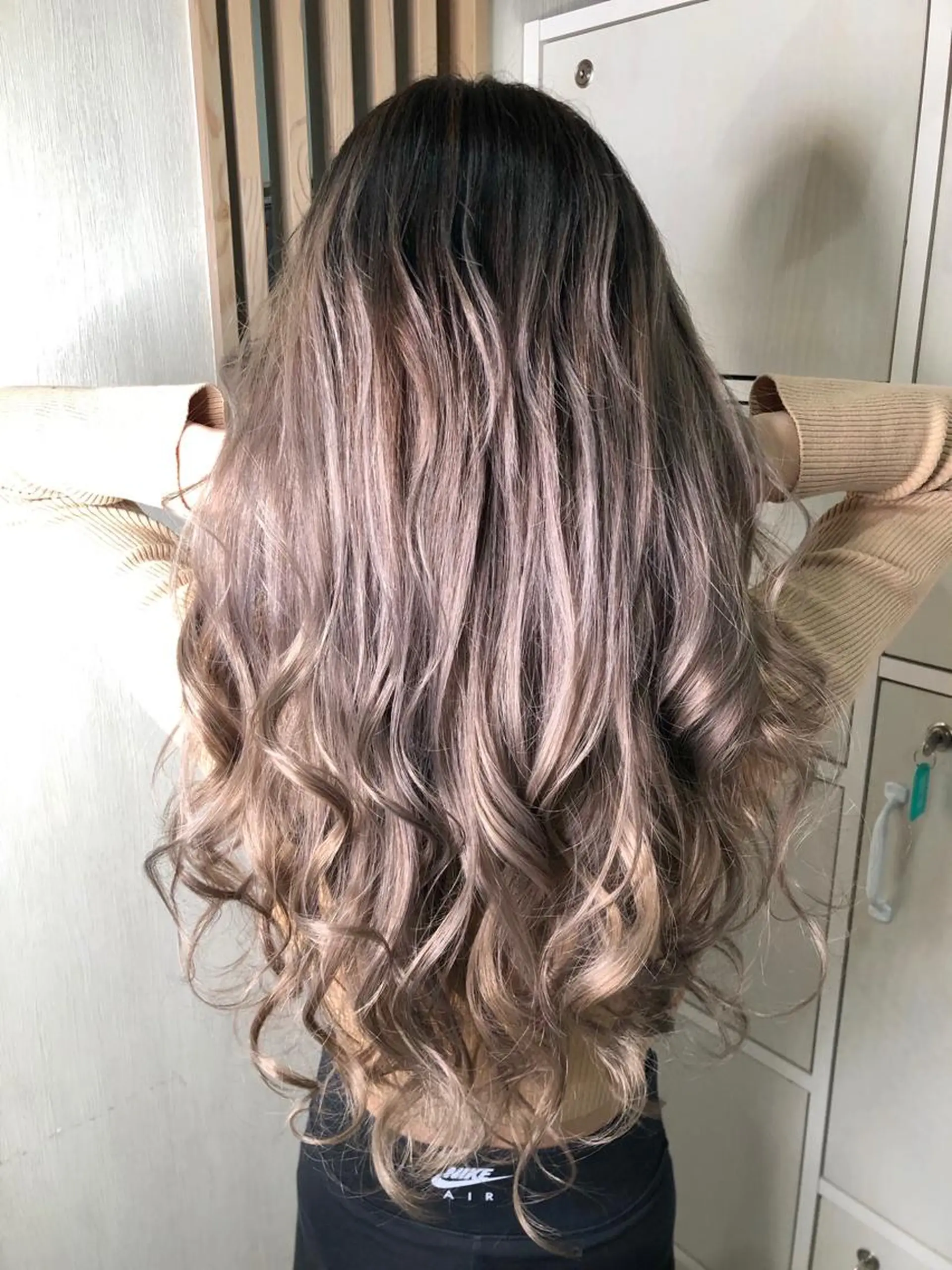 ロング カラー ヘアカラー ハイトーン/韓国風 🤍Nacchi🐈のマツエク・マツパデザイン