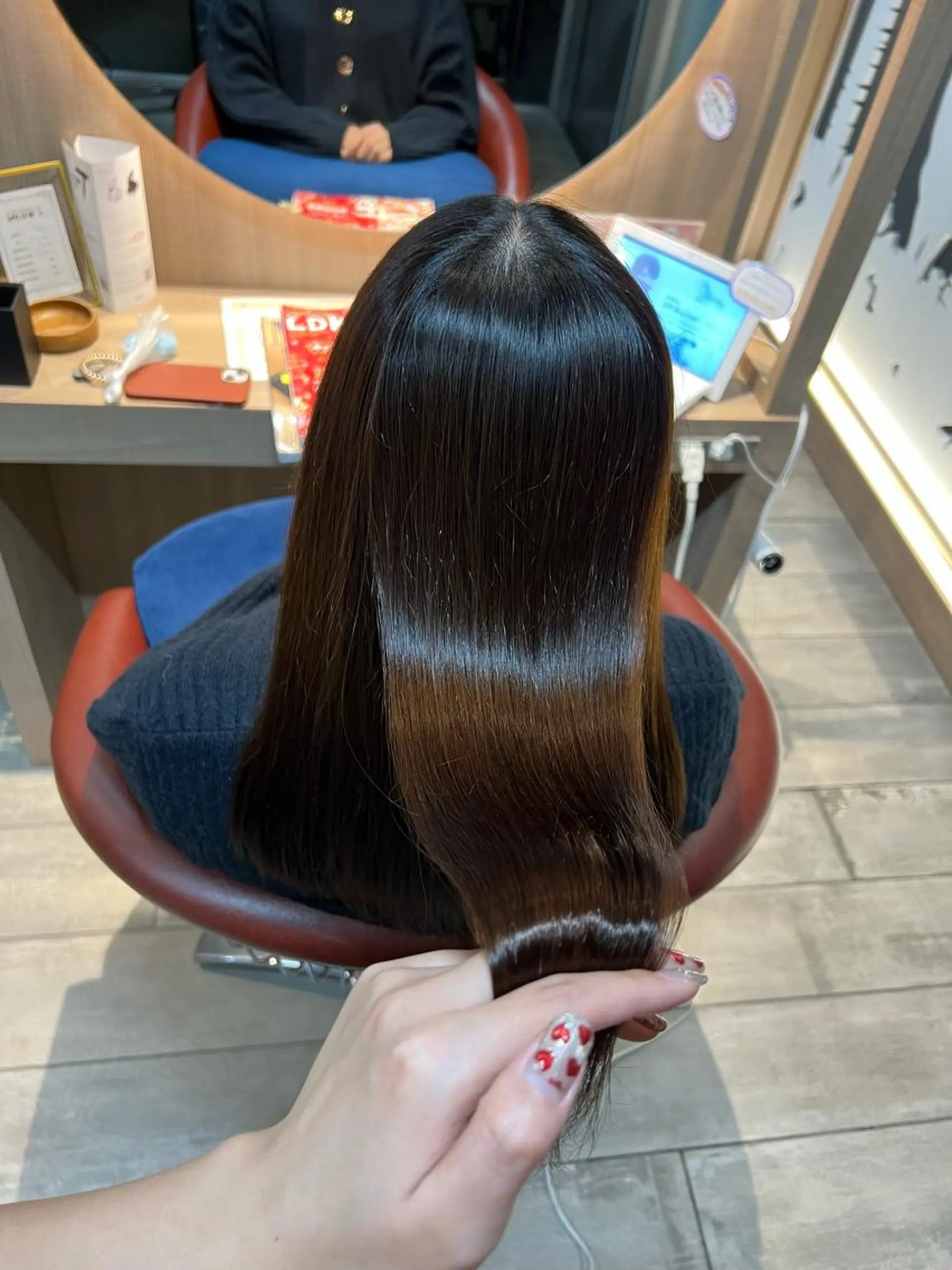 セミロング LONESS GINZA所属・FUJIIKANON /ケア‪透明感カラーのヘアスタイル