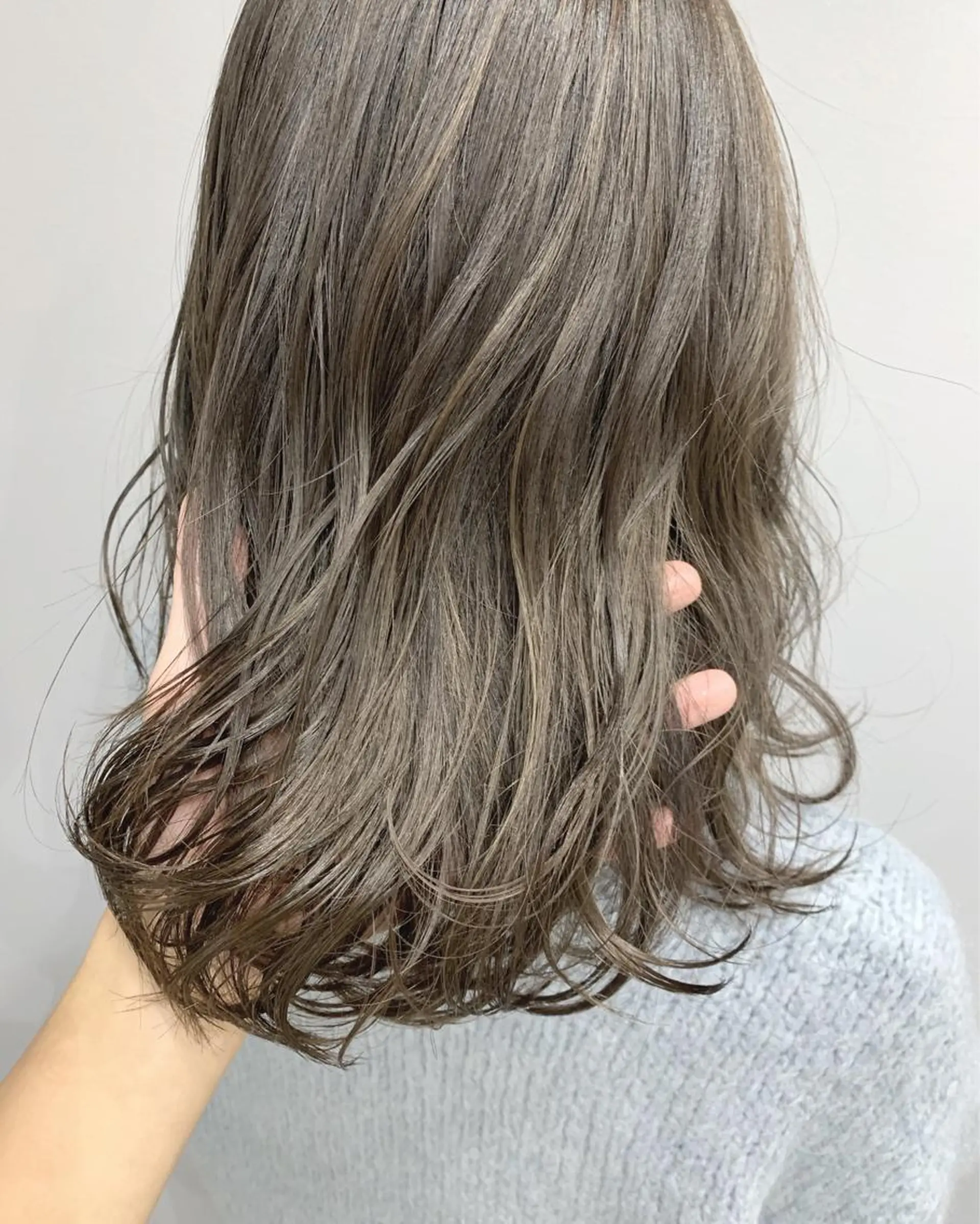 カラー バレイヤージュ ブリーチ デザインカラー ハイライトカラー インナーカラー ハリウッドブロウ LAID BACKの眉毛・アイブロウイメージ