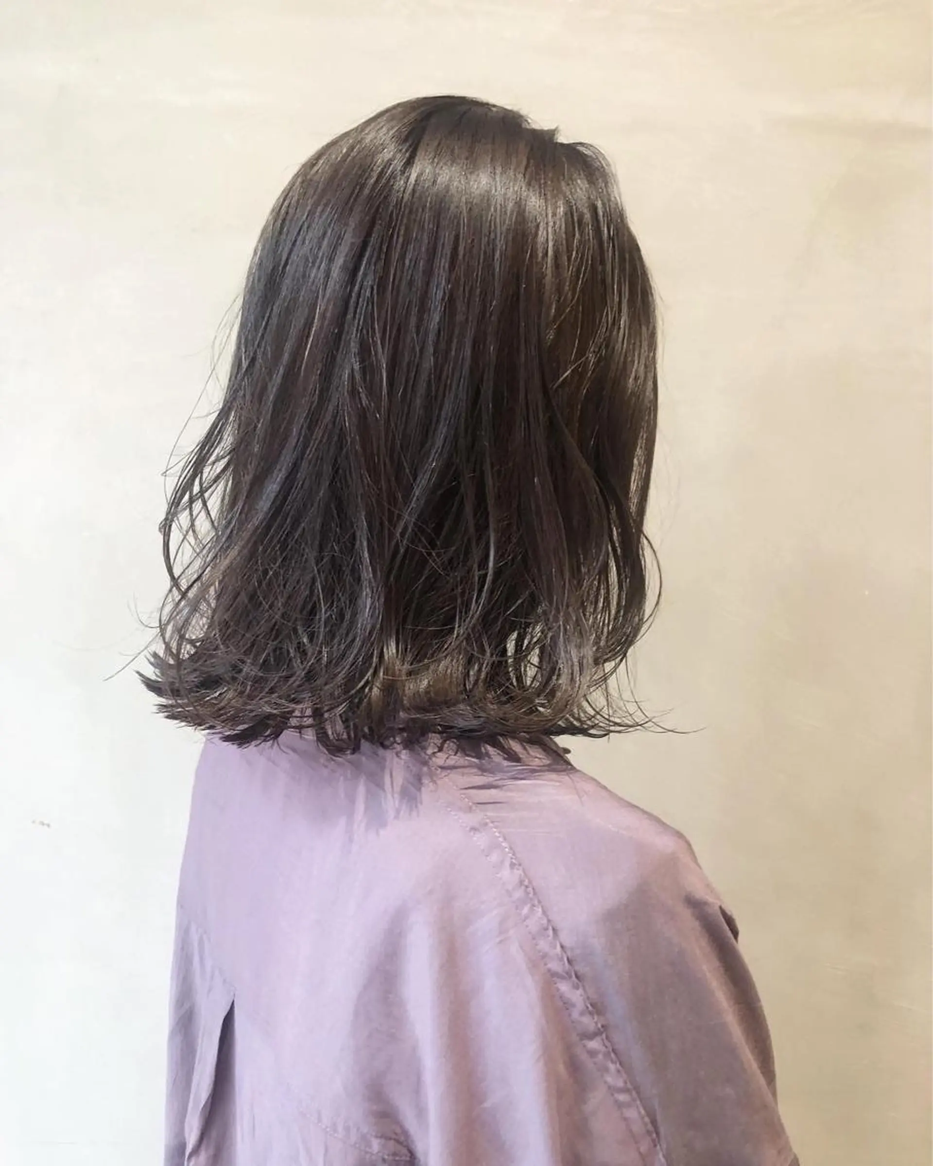 ミディアム カラー ヘアアレンジ グレージュ カーキグレージュ レイヤーカット 酸性縮毛矯正🧴韓国 レイヤー/髪質改善のヘアスタイル