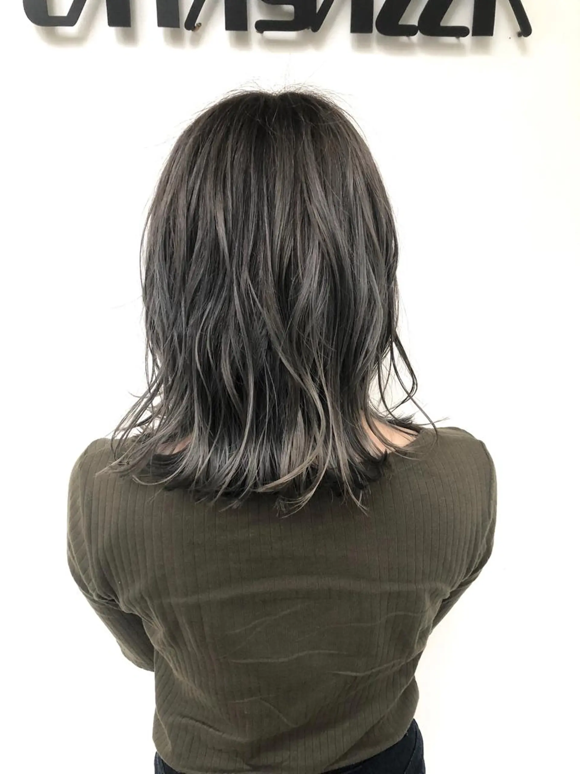 ミディアム カラー アッシュ バレイヤージュ ブリーチ グラデーションカラー ハイライトカラー シェアサロン　シエナ所属・東條 克義のヘアスタイル