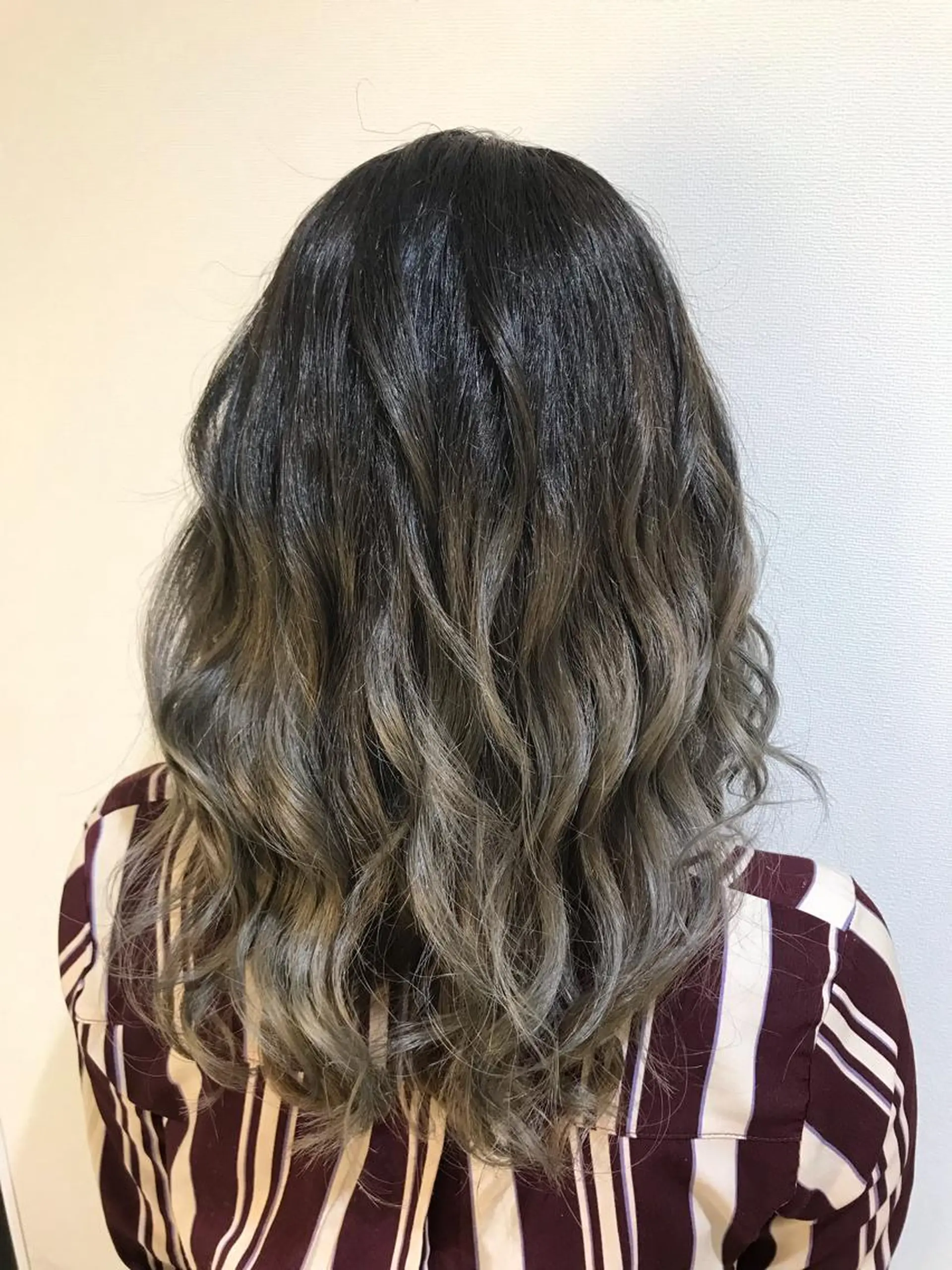 ロング カラー グラデーションカラー 清藤 綾のヘアスタイル