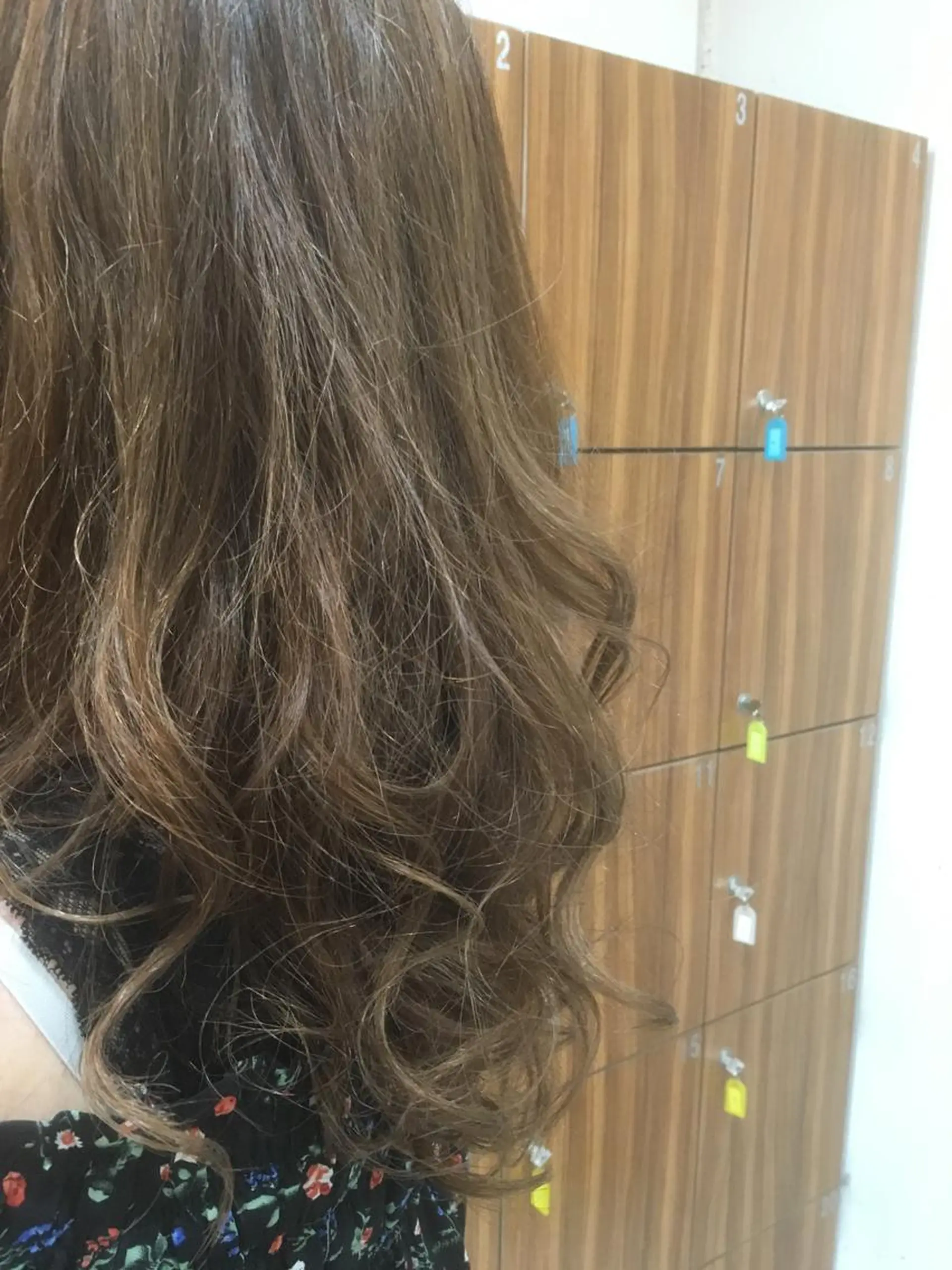 ミディアム カラー 白髪ぼかしハイライト 柳川拓哉のヘアスタイル