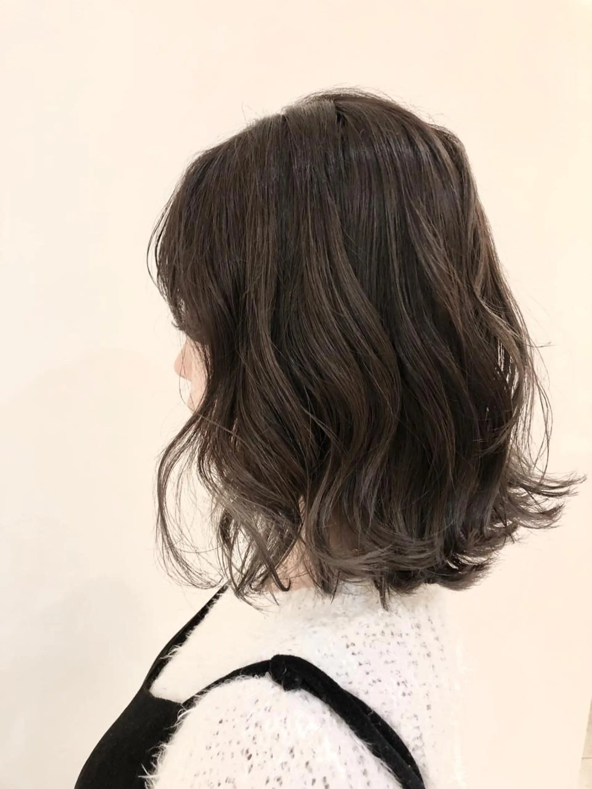 ミディアム カラー バレイヤージュ ベージュカラー グレージュ レイヤーカット 美髪改善・エクステ・ ストレート/カンジのヘアスタイル