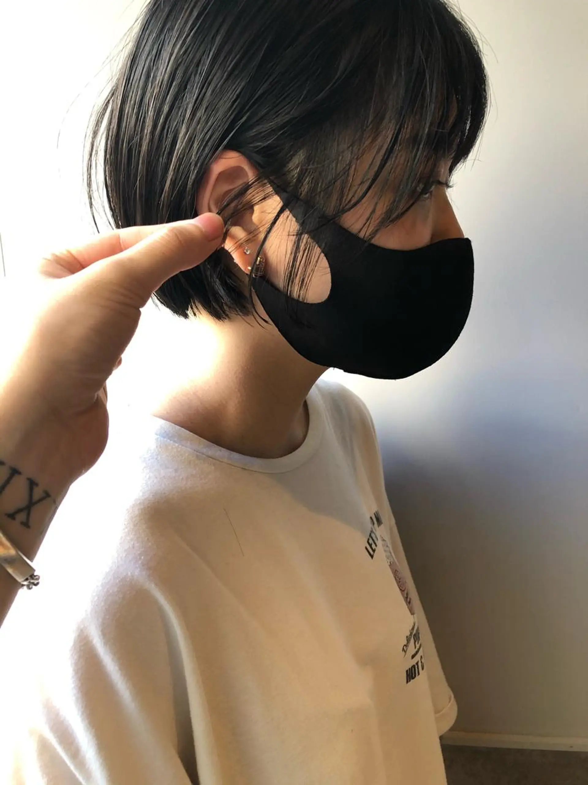 ショート ケアブリーチ/ エクステ/レイヤーのヘアスタイル