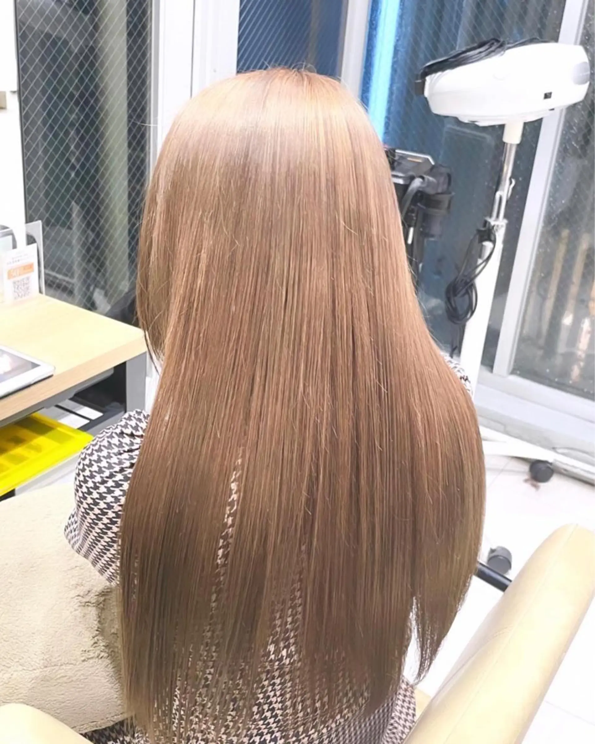 セミロング ハッシュカット レイヤー池袋のヘアスタイル