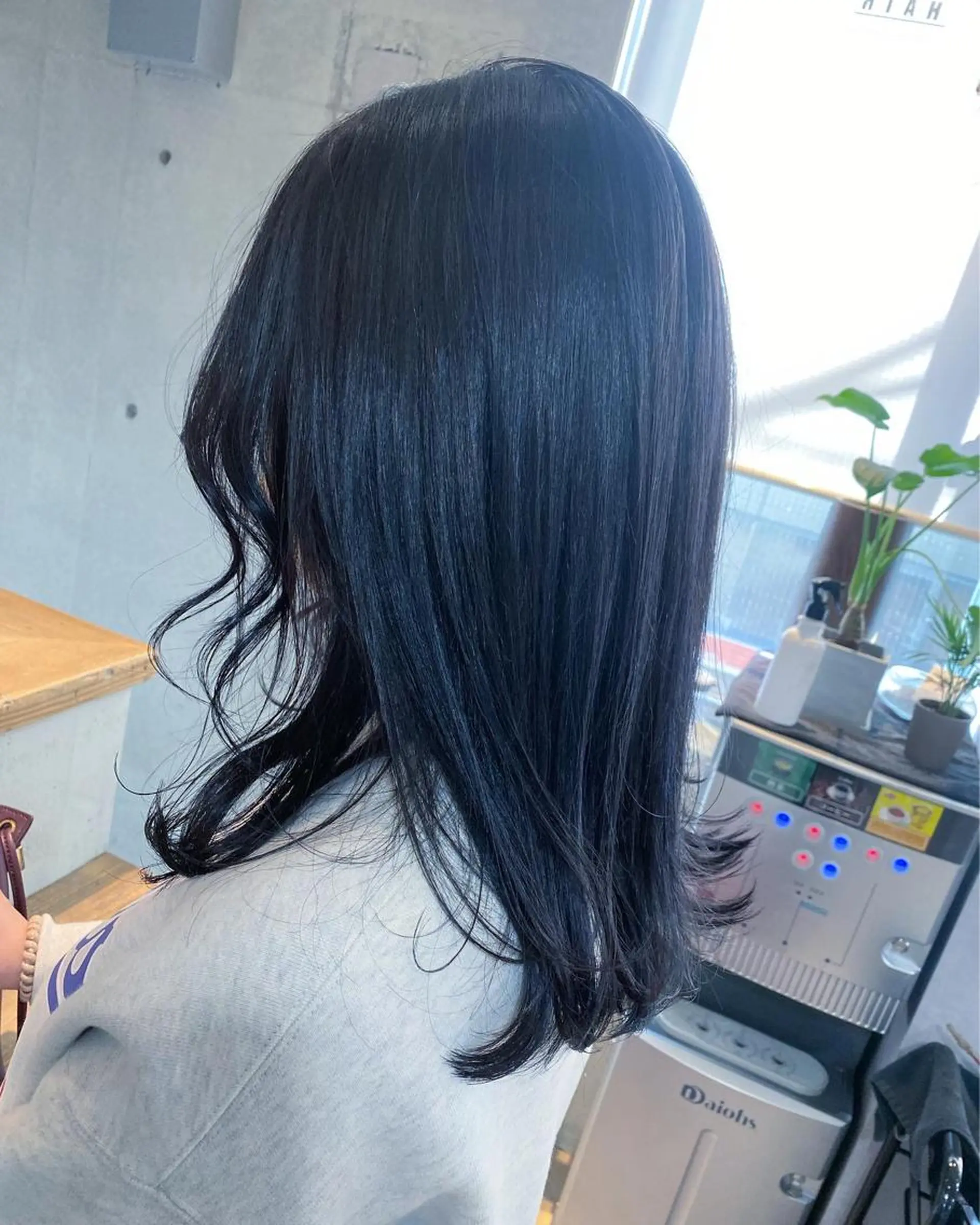 セミロング ハイライト カット ヘアカラー トリートメント 西山 恵太郎のヘアスタイル