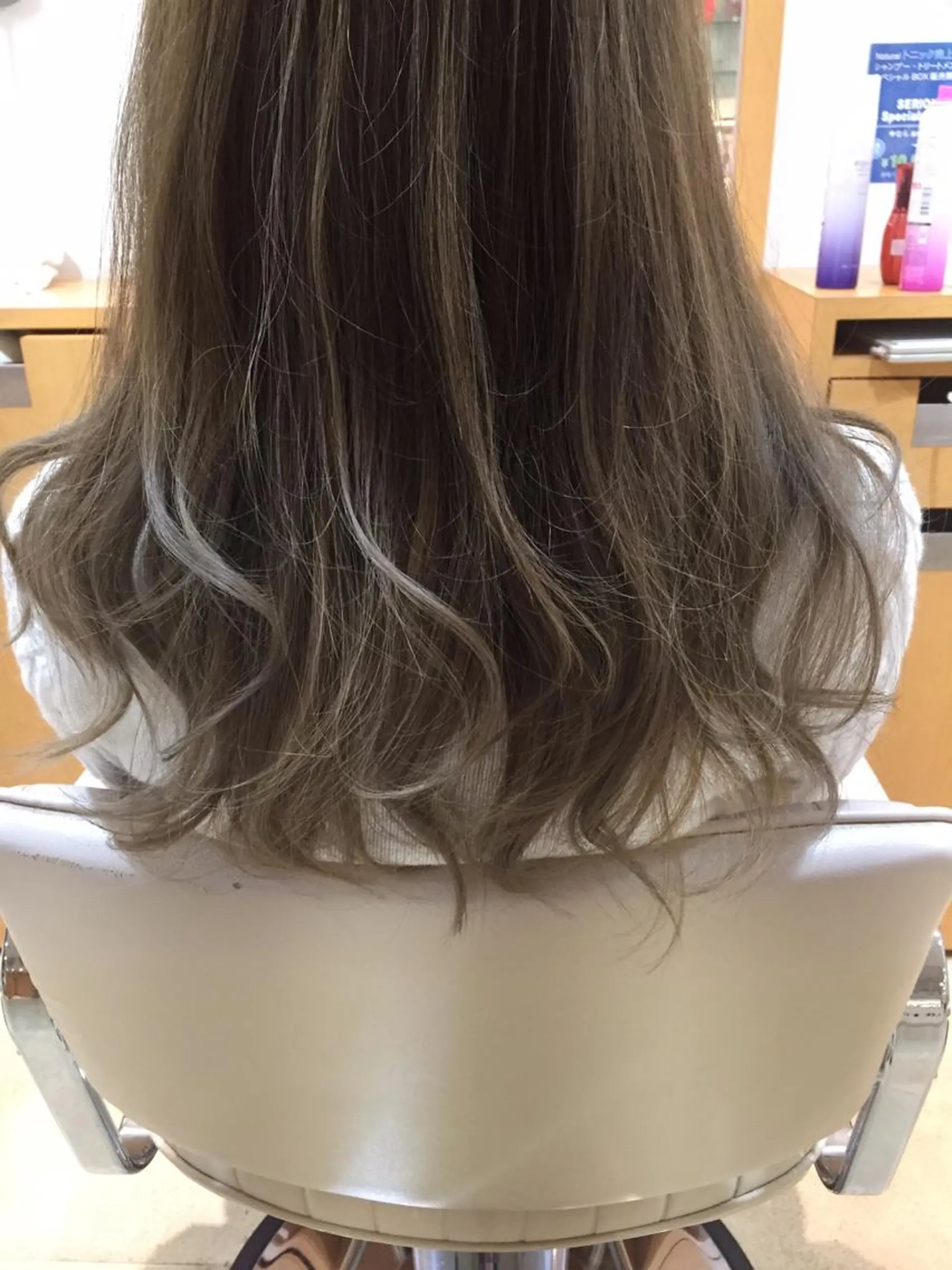 カラー グレージュ 🌹ハッシュカット、 レイヤー韓国ヘア🌹のヘアスタイル