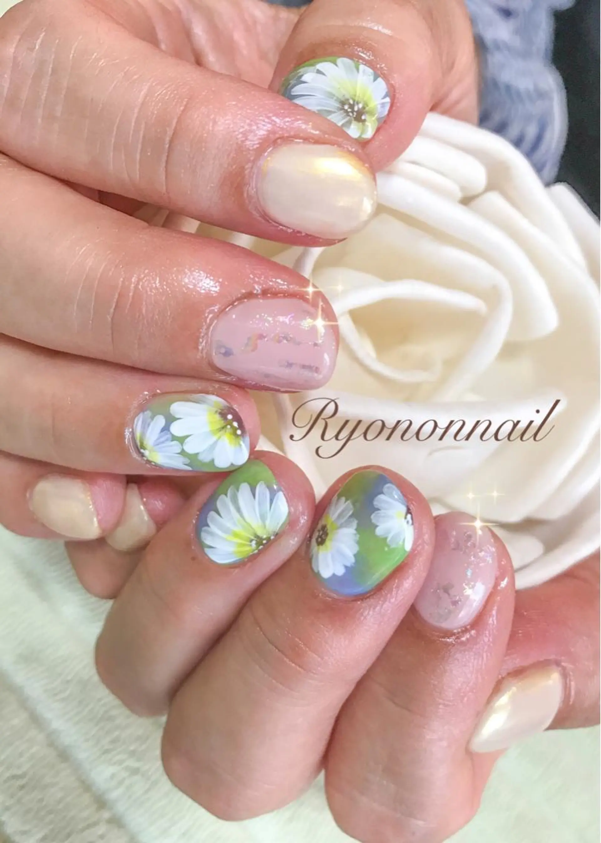 ネイル フラワーネイル Ryononnail(リョノンネイル)所属・Ryononnail 上谷典子のネイルデザイン