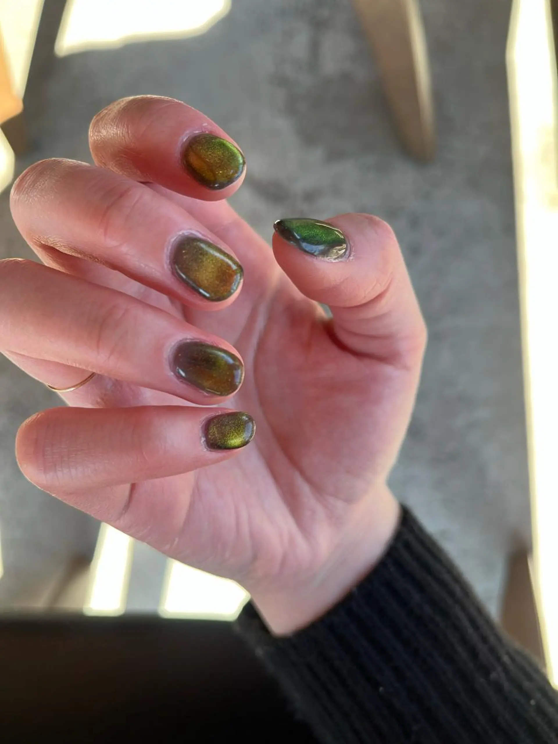 ネイル マグネットネイル ハンドネイル une／YUKINA 🫧大人nuanceのネイルデザイン