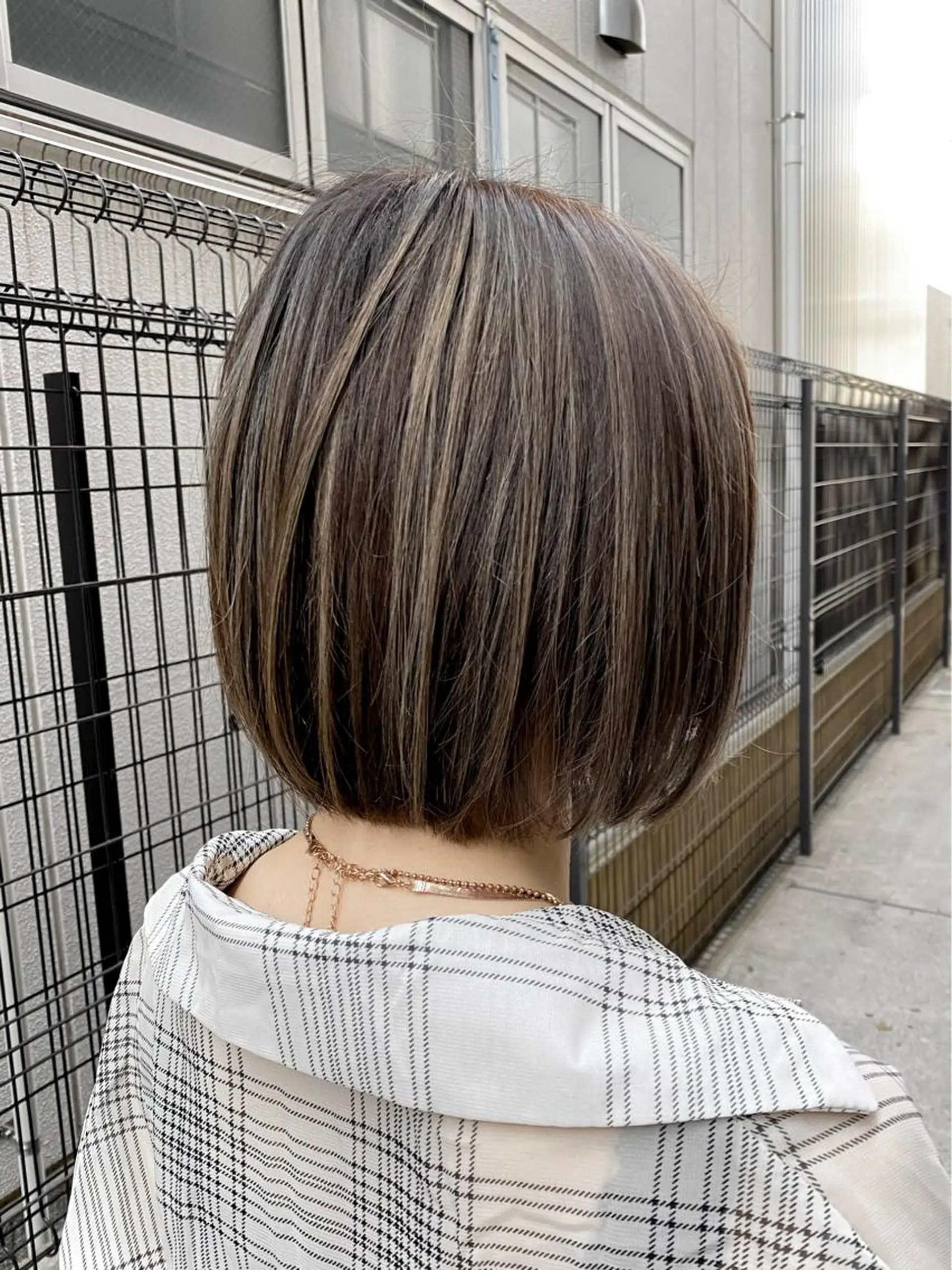 ショート カラー ハイライトカラー ボブ ハイライト 白髪ぼかし バレイヤージュ志鎌のヘアスタイル