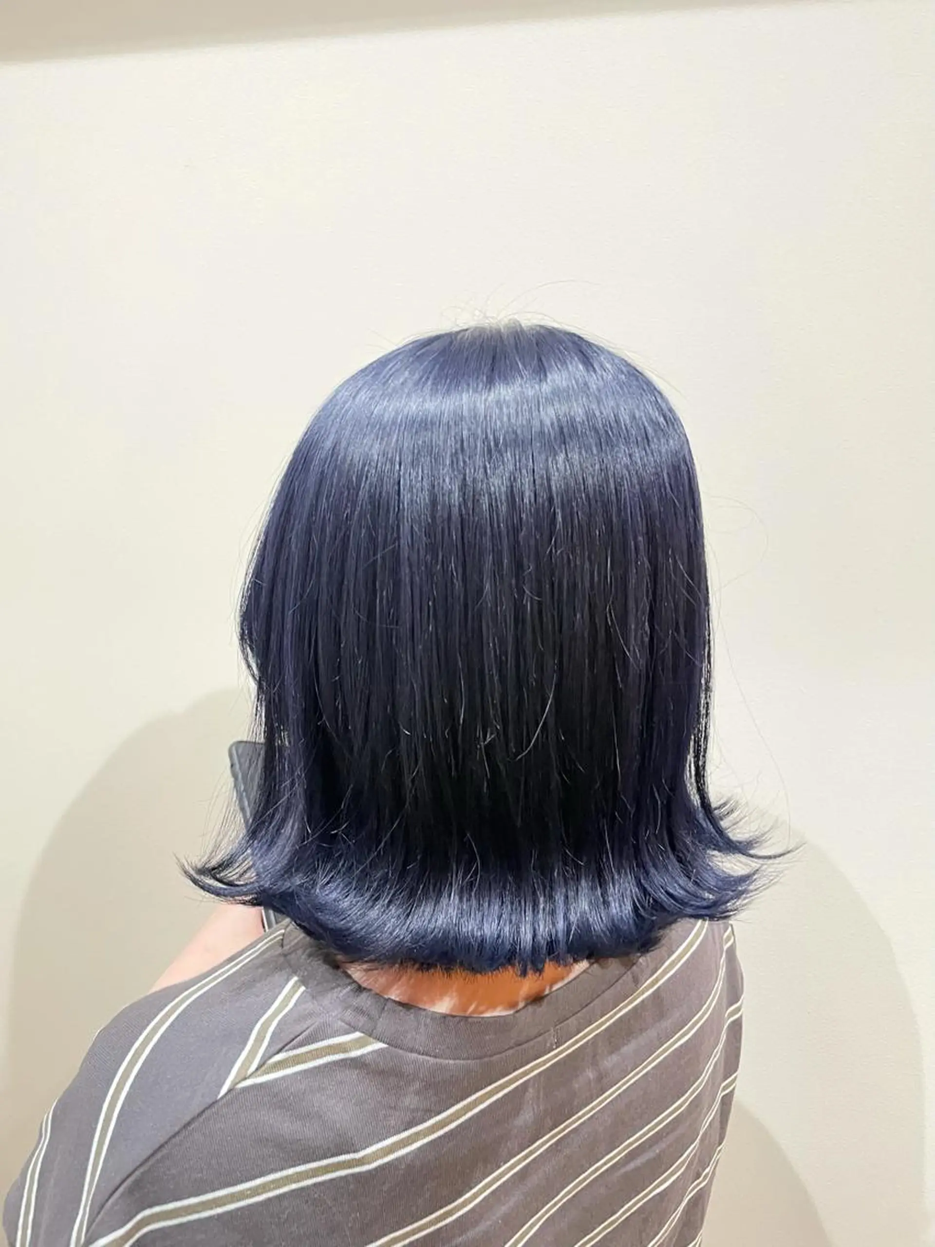 ショート カラー ブルーカラー ブルージュ ネイビーカラー レイヤー/艶カラー 🫧守利のヘアスタイル