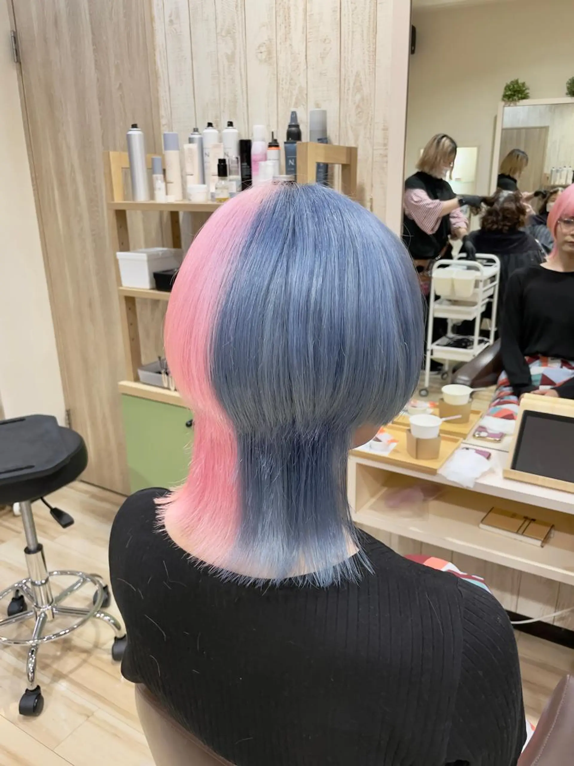 ミディアム カラー 🌈派手髪ハイトーン 🌈鈴木亮太🌈のヘアスタイル