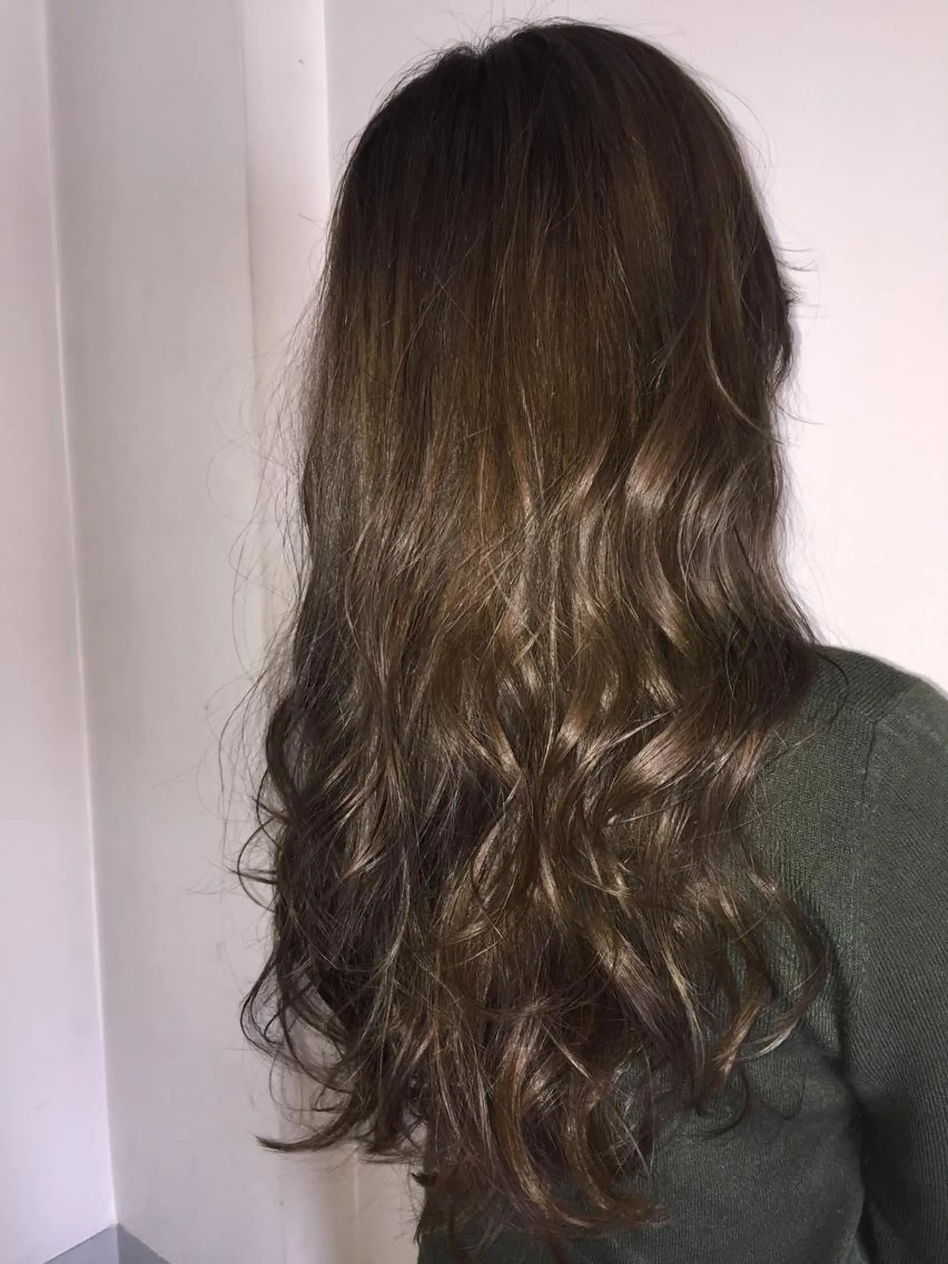 セミロング ロング カラー パーマ ベージュカラー Heart's所属・若杉 諒のヘアスタイル