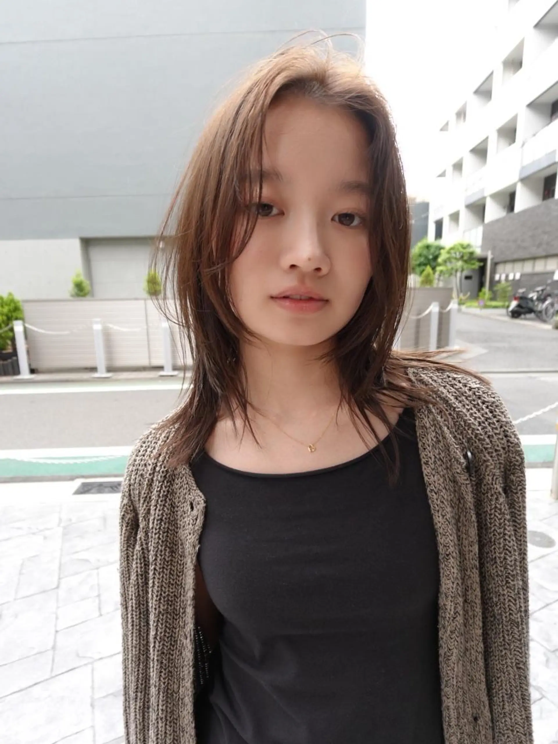 ミディアム パーマ カラー ミディアムパーマ アッシュ バレイヤージュ ベージュカラー ブリーチ カット ヘアカラー CEINE loqのヘアスタイル