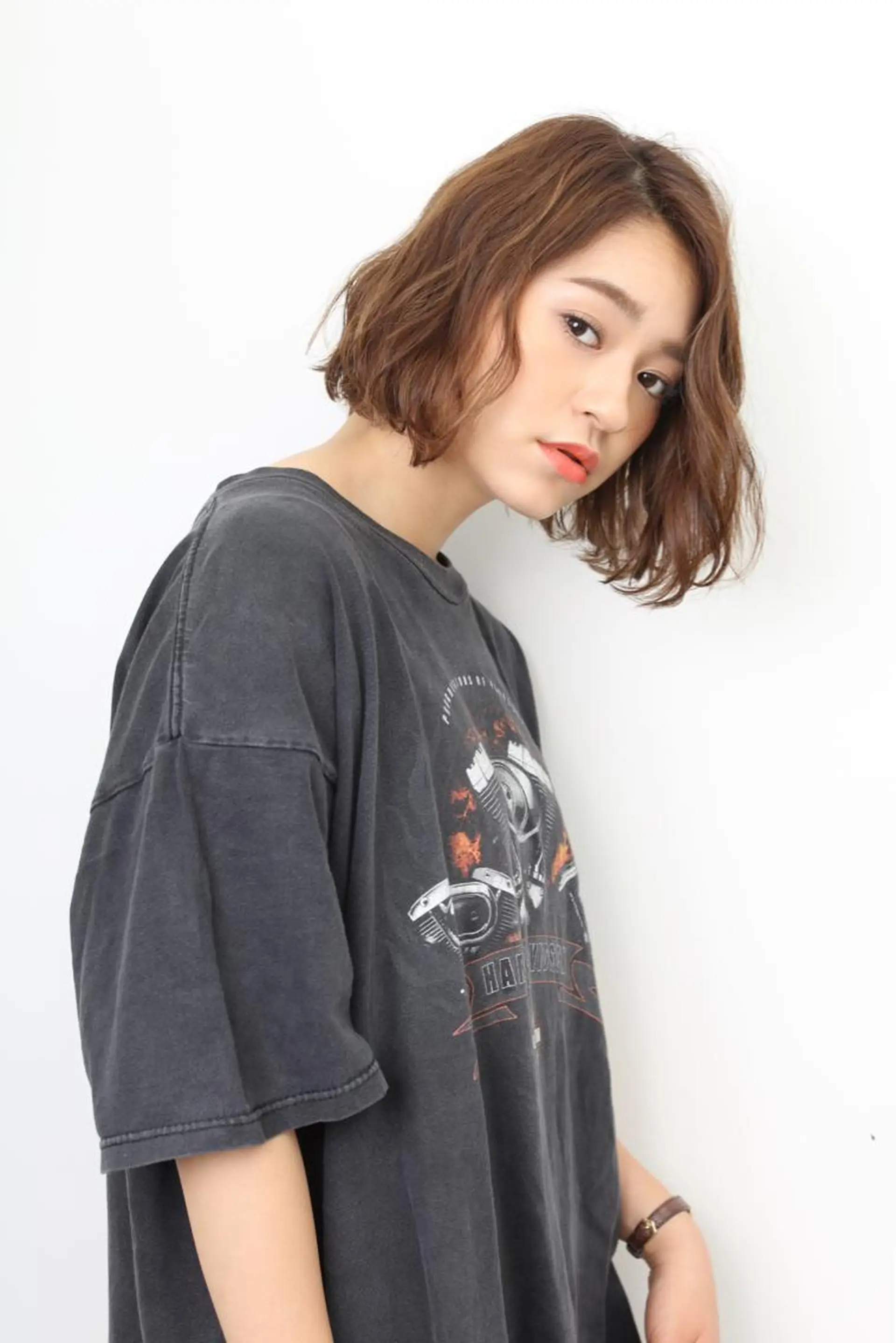 ショート カラー 荒木 依莉亜のヘアスタイル